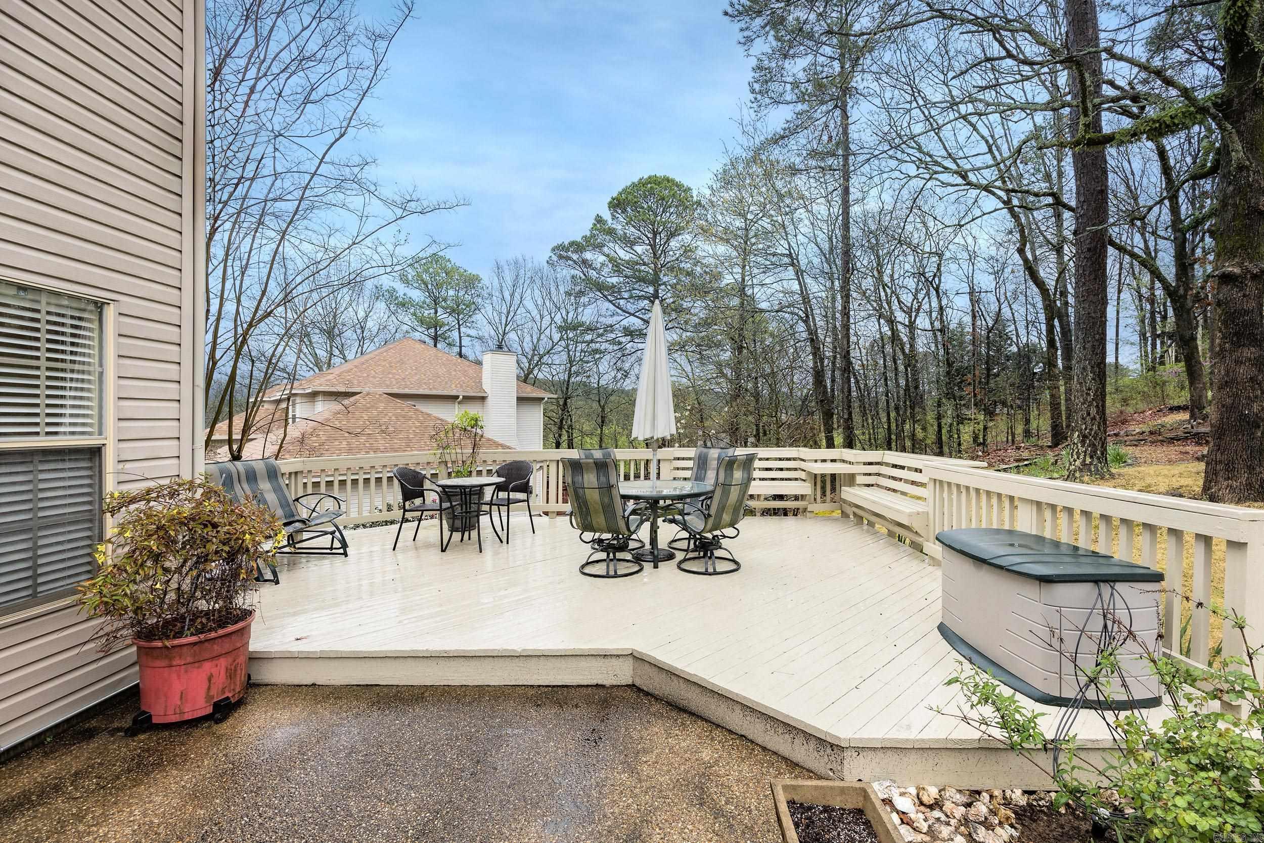 SECLUDED HILLS - Residential