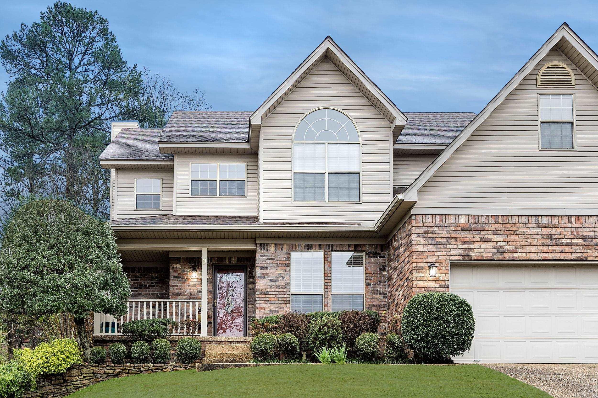 SECLUDED HILLS - Residential