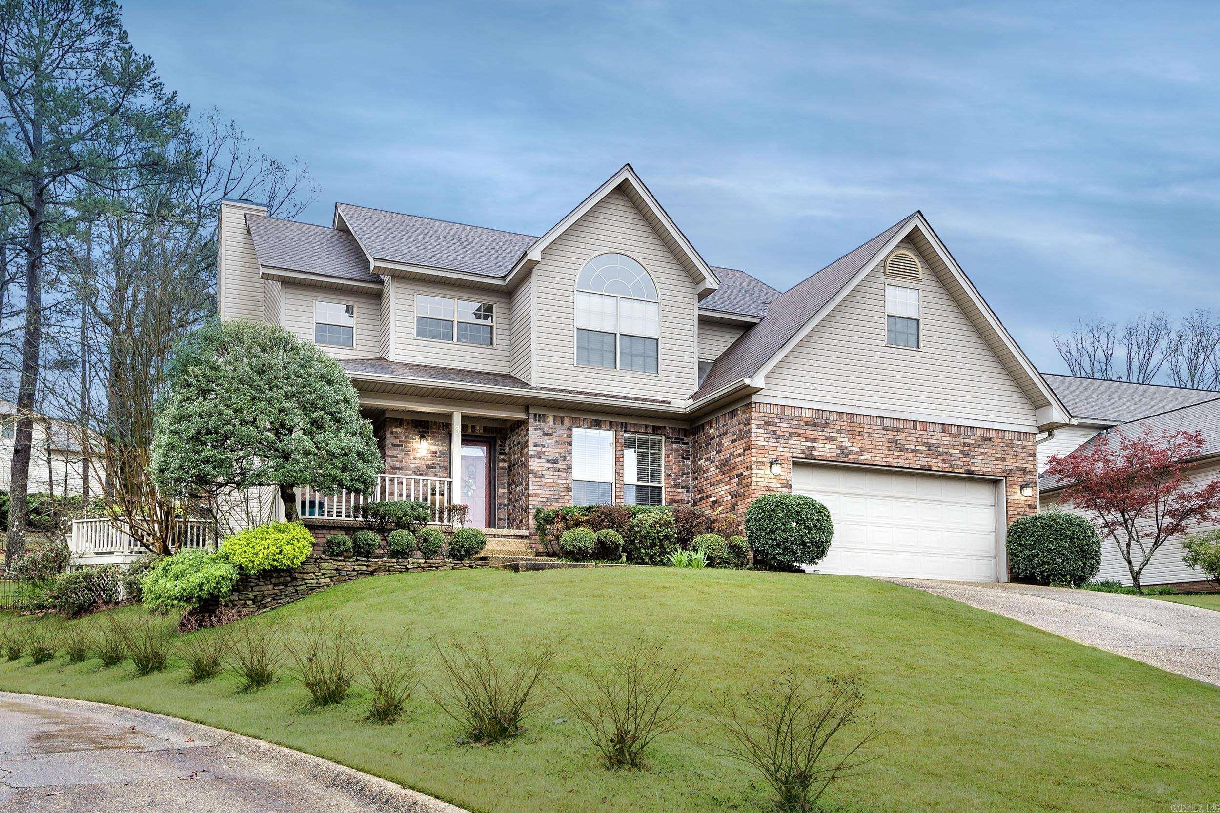 SECLUDED HILLS - Residential