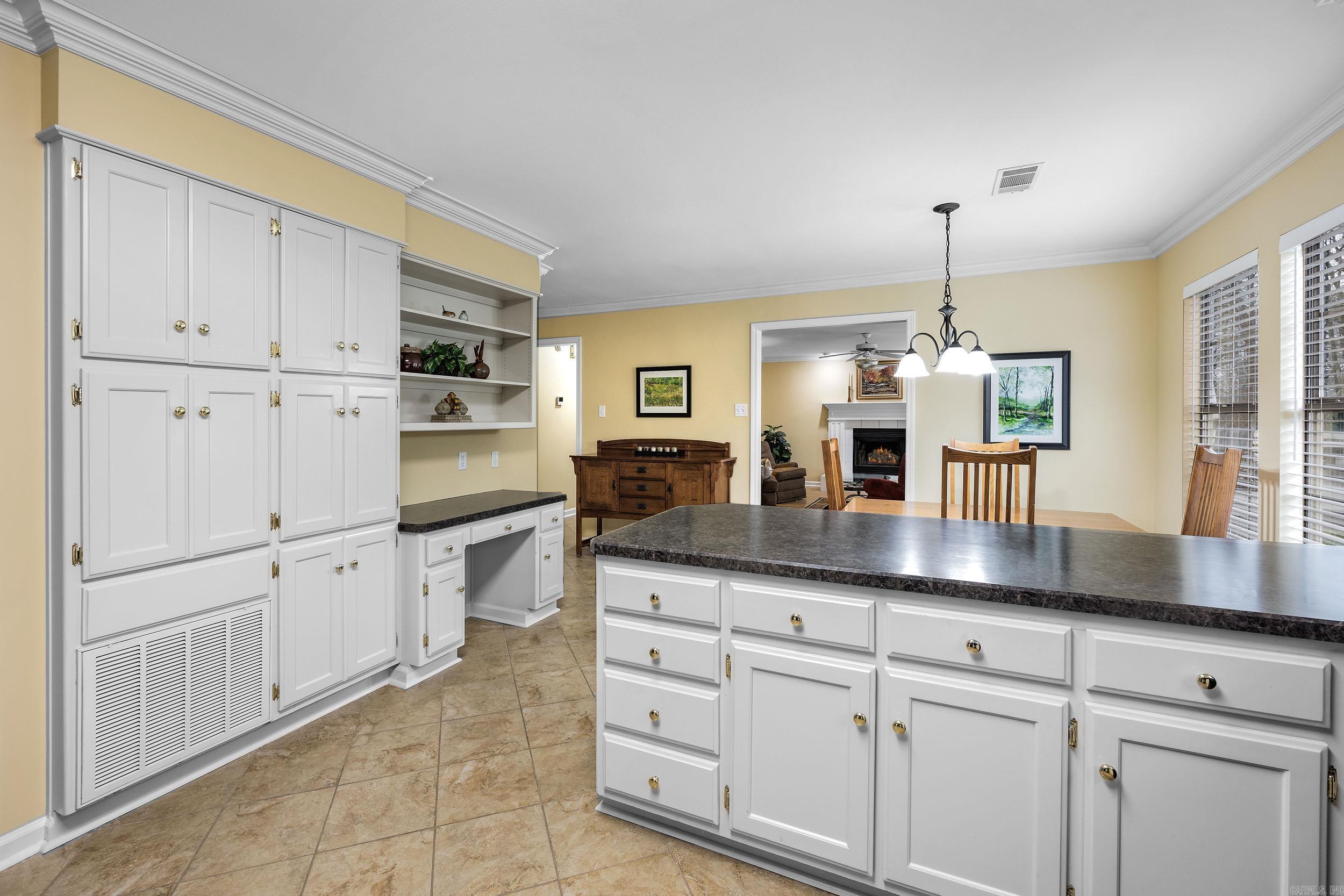 SECLUDED HILLS - Residential