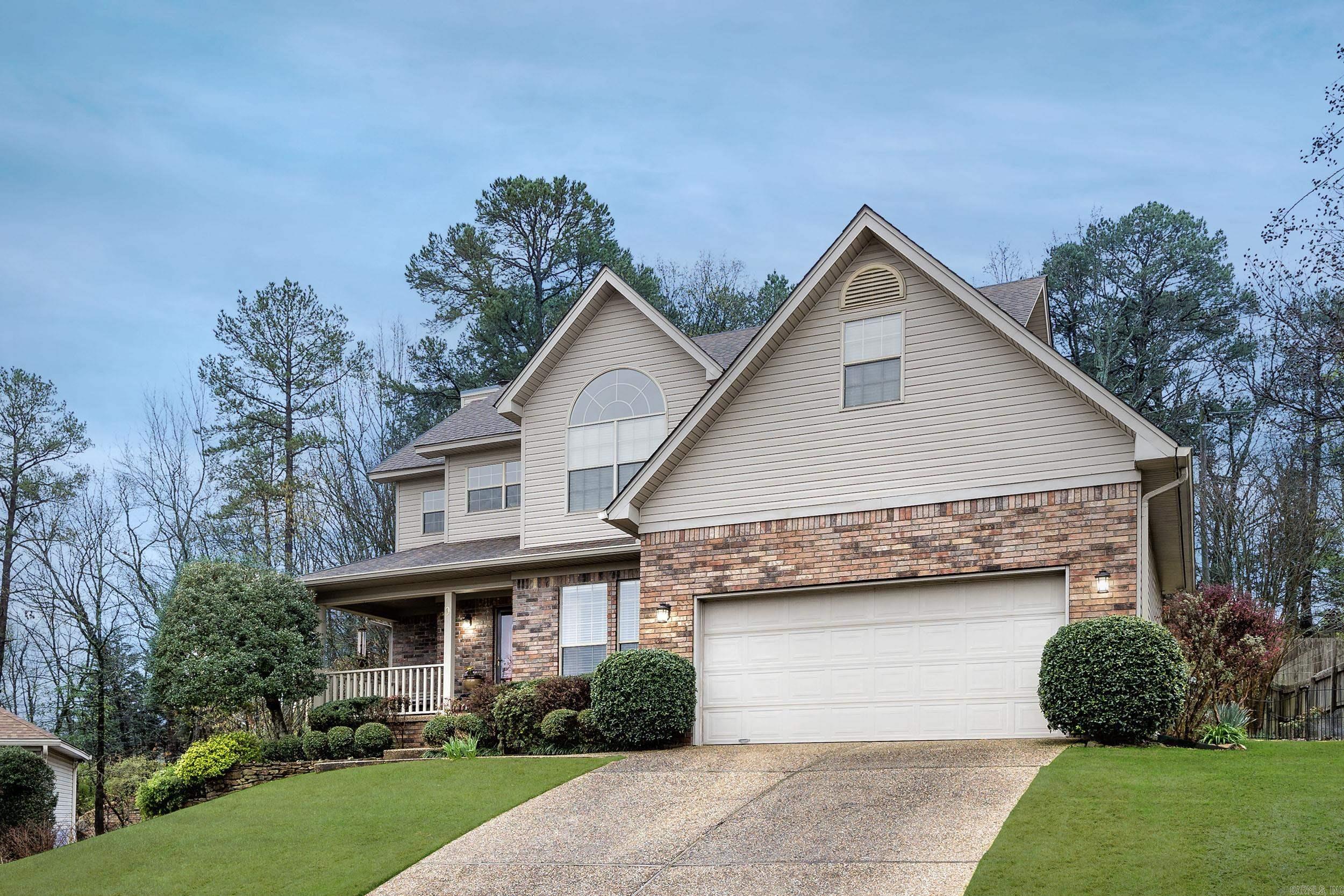 SECLUDED HILLS - Residential