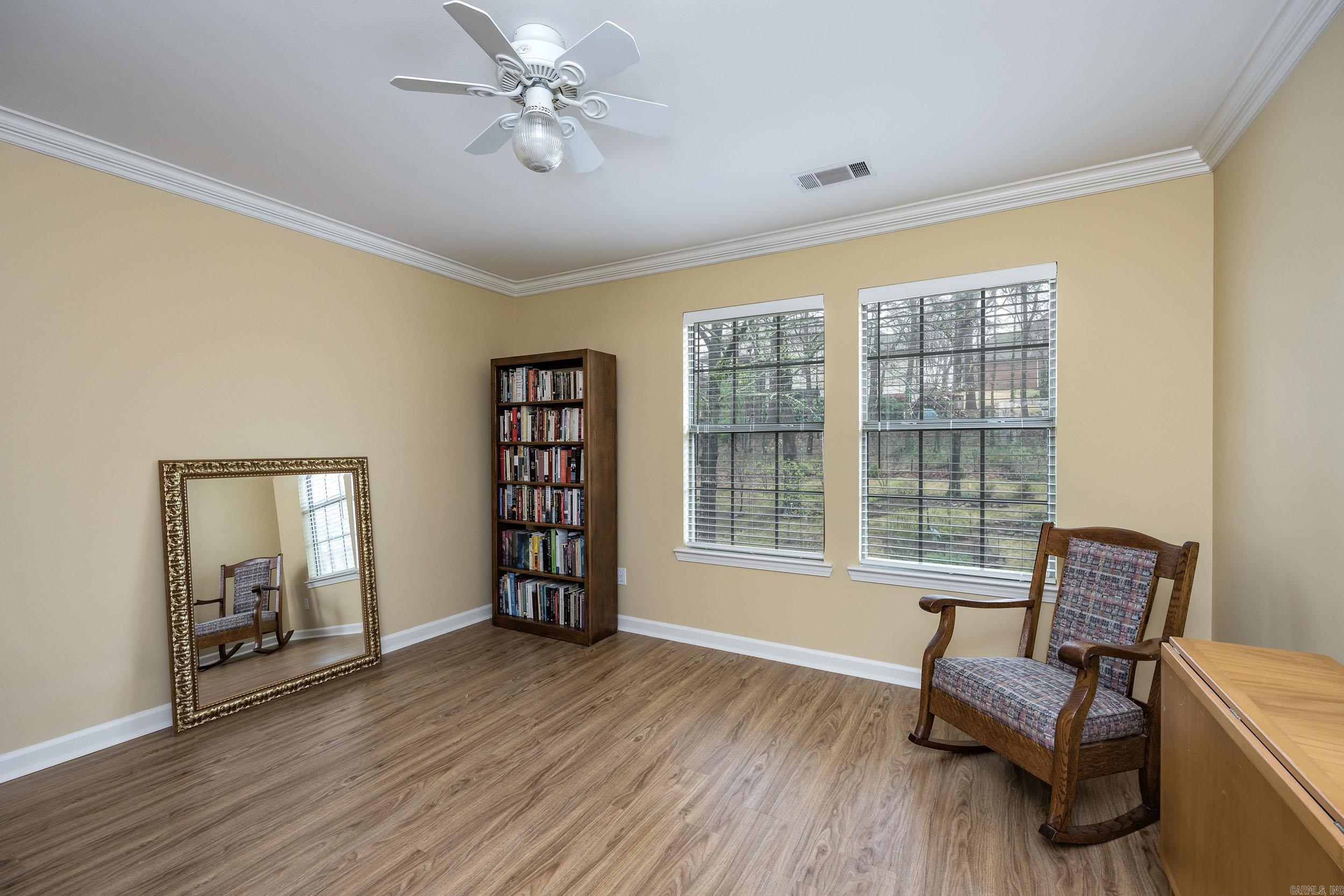 SECLUDED HILLS - Residential