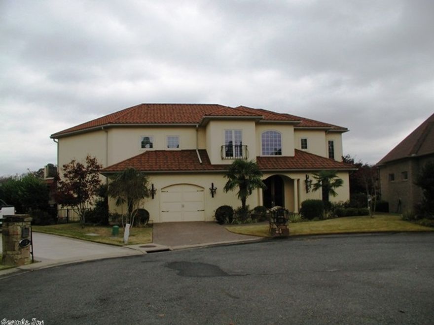 First time on the market "Casa de Changos" or "House of Monkeys." Designed and decorated by BooBoo Heathcot, designer of the Southern Living Home in Hot Springs. Located in a prime 7 South area with southerly exposure to ensure those awesome sunrises and cool shady afternoons on the lanai! Excellent floor plan designed for entertaining, includes 4 bedrooms and 4.5 baths. List of Amenities included in associated documents.