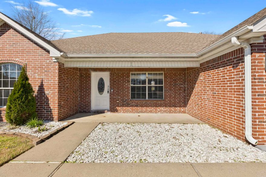 *MOTIVATED SELLER* Schedule your home tour today to view this beauty. Check out this very well maintained 3 bedroom 2 bath in Saline County. This property is close to Shopping, Dining, Schools (Bryant School District) and quick access to the highway. Seller updates throughout from backsplash in the bathroom, LED Mirrors to updated floors and lighting. New HVAC installed 2020. Make this the perfect home for you and your family. *Serious Investors Welcome**Agents See Agent Remarks*