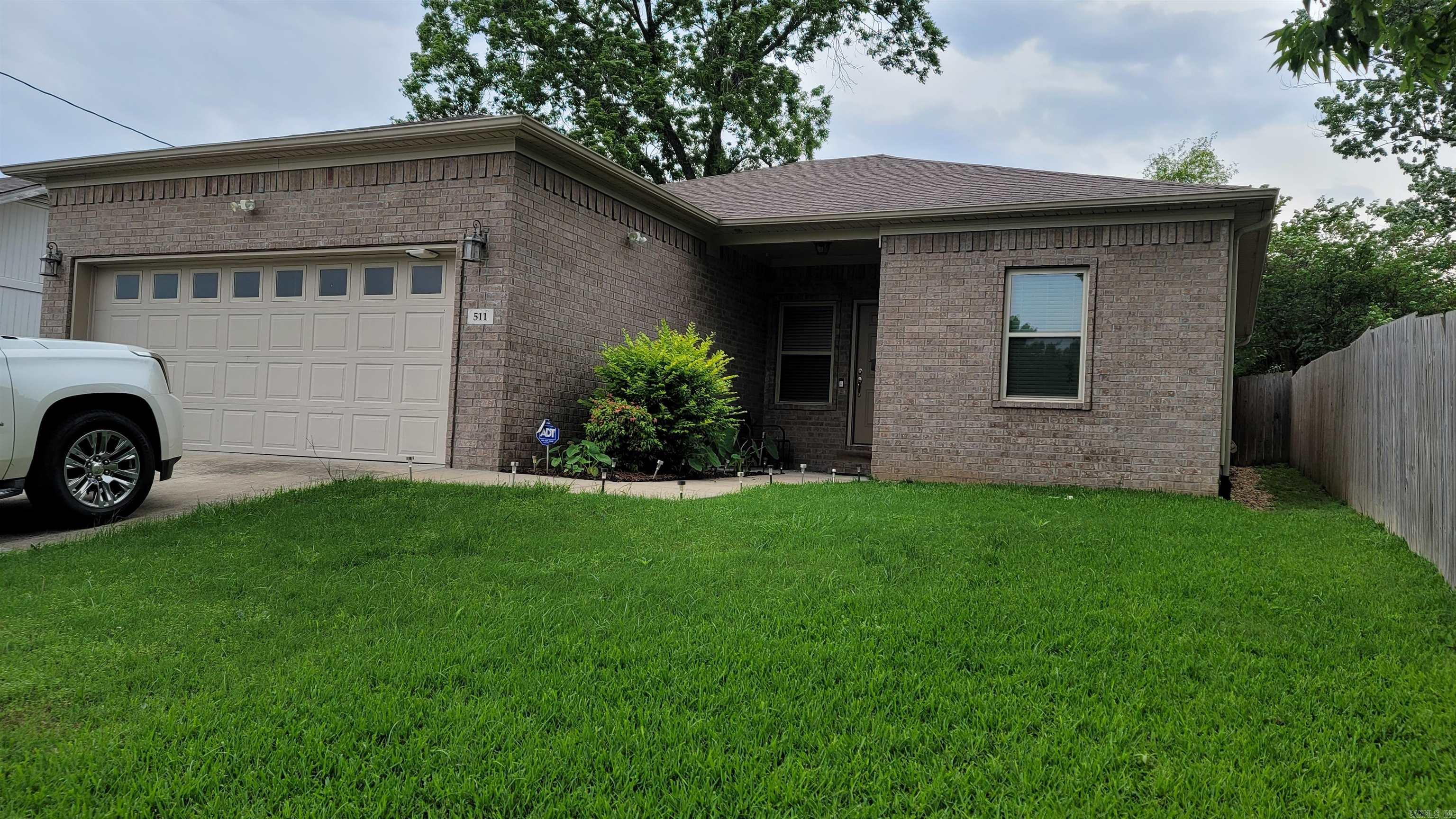 Make this home your dream come true. Perfect first home buyer or investor home. Emaculate, close to downtown Benton and retail businesses. Convenient to everything you need. Volumn ceilings with open floor plan. Call to view.