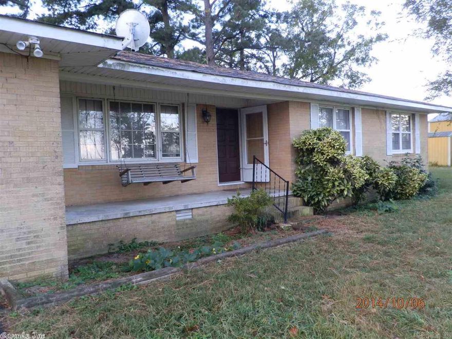 Room for the kids to play! This three bedroom, two bath brick home is situated on a large lot in the Stanford community. Large living and dining areas. Separate laundry room. One-car garage. Outside storm cellar. Large deck. All electric but has propane gas wall furnace for back up heat. On paved county road convenient to Paragould and Walnut Ridge areas. Rental includes house only - barn not included. Tenant pays all utilities.