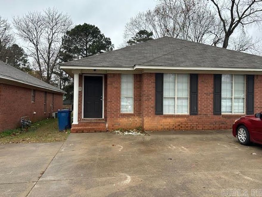 Move in ready.  3 bedroom, 2 bath duplex.  New granite countertop in kitchen, new kitchen sink/faucet. New bathroom granite countertops and sinks. Laminate flooring throughout. Washer dryer hook ups.  Water heater and furnace are gas. Background/credit check required 18 yrs and older. NO dogs over 20 lbs - dog pet fee $300.00 Cat pet fee $200.00 Income must be 3 x's monthly rent.  Text or Call LuAnn - REMAX Platinum for application or more information between 8:00 am and 6:00 pm