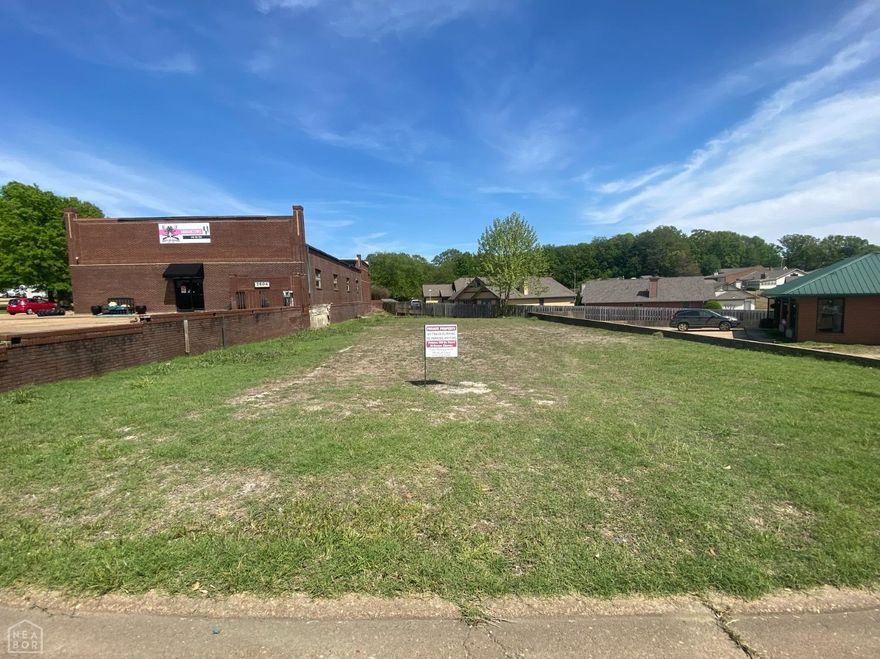 Vacant lot now available in the desirable Southwest Square just off of Southwest Drive behind First Security Bank. This space would be great for an office!