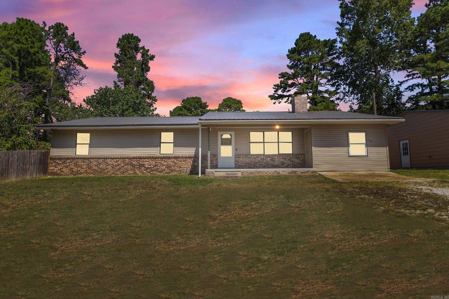 This spacious, newly remodeled 4-bedroom home perfectly combines comfort and convenience, just minutes from downtown Norfork, the Norfork River, and the world-famous White River known for its incredible trout fishing. Enjoy scenic country views while still being within the city limits of Norfork. The property features a newer 30x40 workshop, a fully fenced backyard, a durable metal roof, and all-new appliances. Fresh paint and new carpet throughout make this home completely move-in ready.