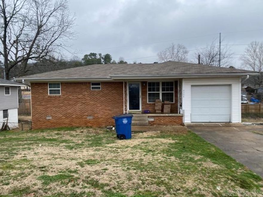 Home located in the Smith Heights Subdivision with 3 bedrooms, 2 baths, living room, den with fireplace, office with fenced in back yard.  Agents see confidential agent remarks for additional information and showing instructions.