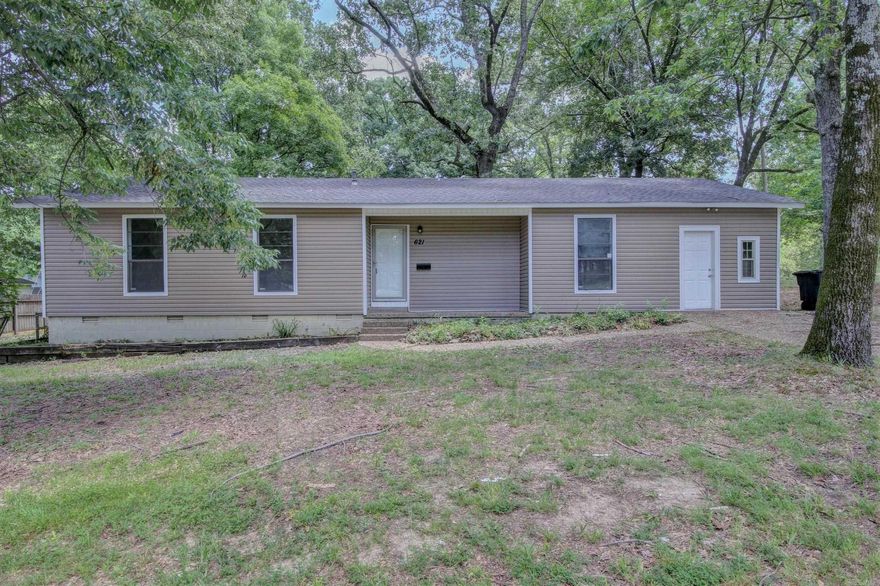 Come check out this newly renovated house ready to move in! This 3 bed 2 bath house is a crowd pleaser. If you are ready for a home convenient to West Little Rock shopping, restaurants and more; Call me today to schedule your personal tour.