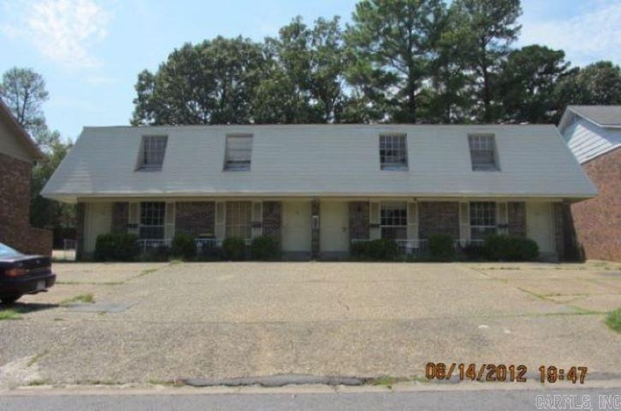 Townhouse apartment in a well-established neighborhood.  Fresh paint, new flooring, and upgrades throughout; 2 beds with full bathroom upstairs, living room with 1/2 bath downstairs, kitchen/dining room with washer and dryer connections, covered patio and bonus room.  Deposit is $895.00 and there are no pets allowed. Not available for Third Party rental programs.  Tenant pays electric, water and gas (central heat). For more information, RushinHome21@gmail.com