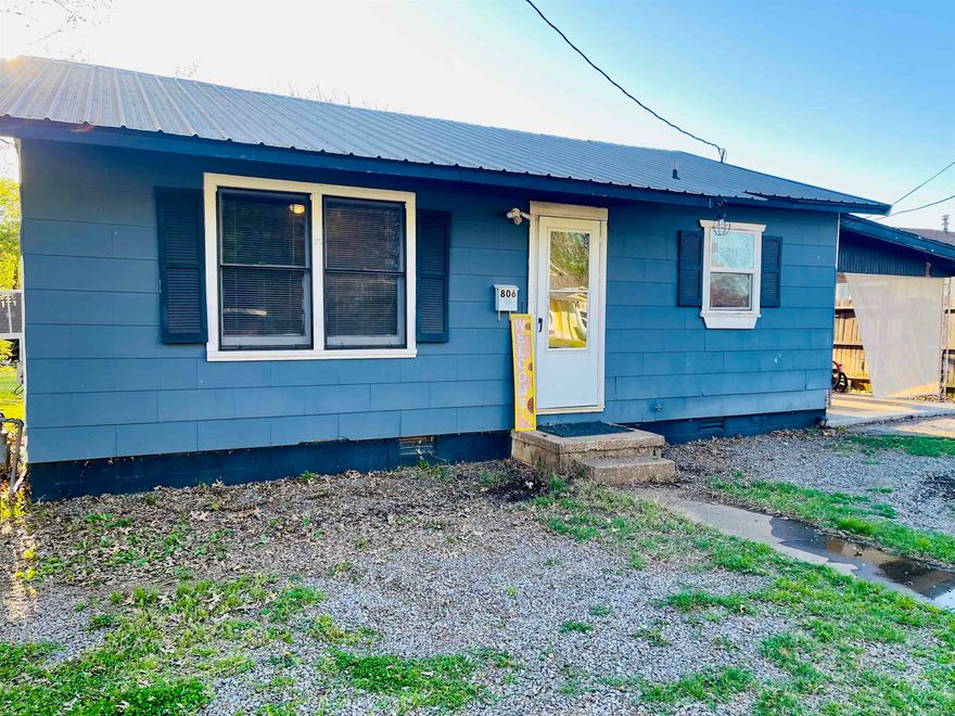 This two-bedroom, one-bath house is sure to capture your heart. With its prime location just 15 minutes away from the lake, 5 minutes from nature trails and 5 minutes away from the local park! This home also features a storage building and a private back yard. Perfect for family gatherings! Schedule your showing now before this property is gone!