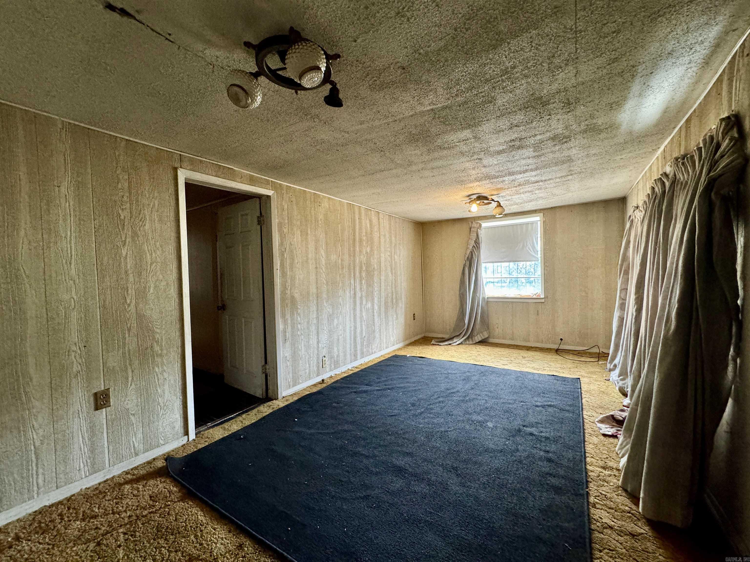 EAST CENTRAL - Residential