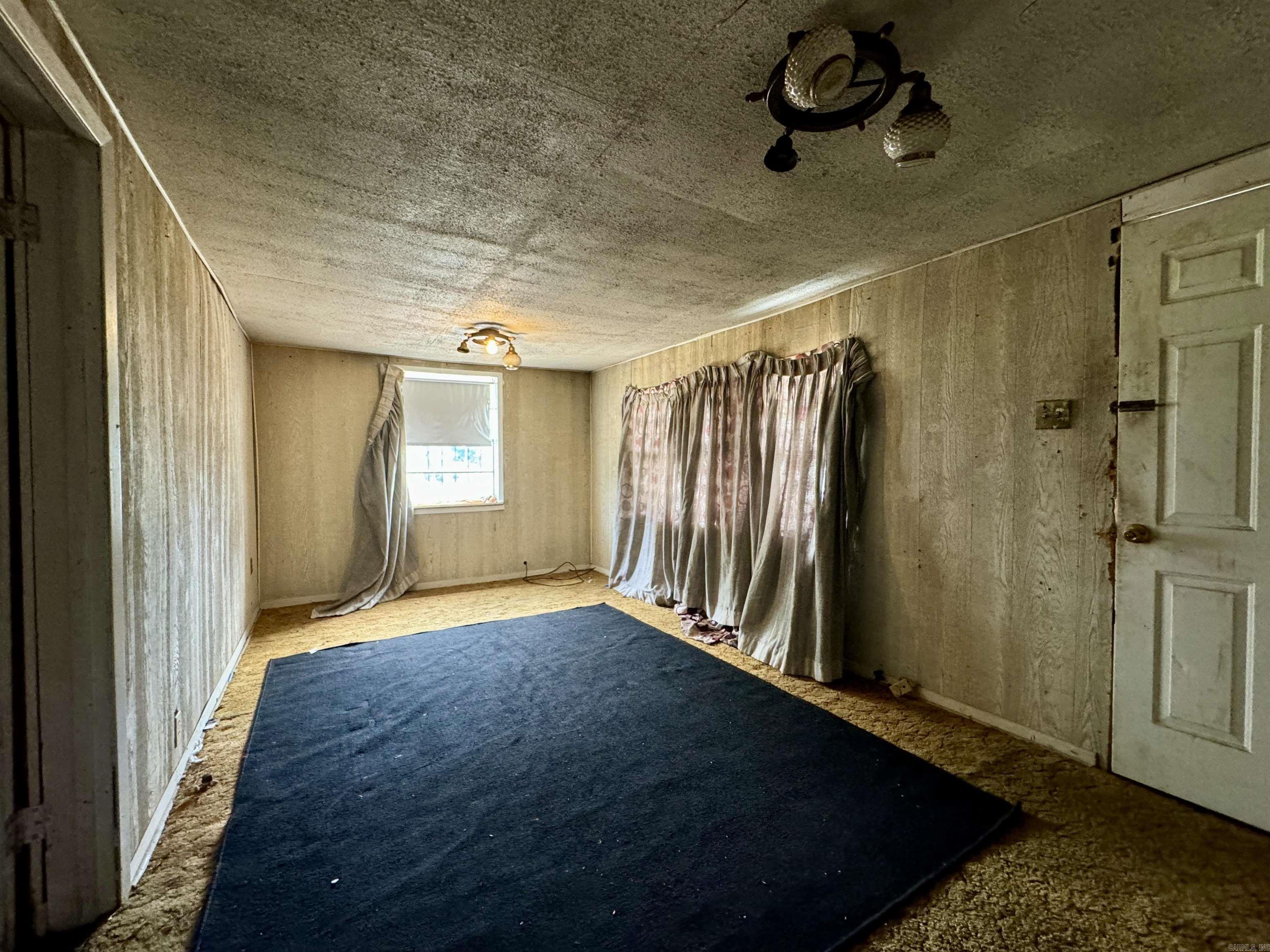 EAST CENTRAL - Residential