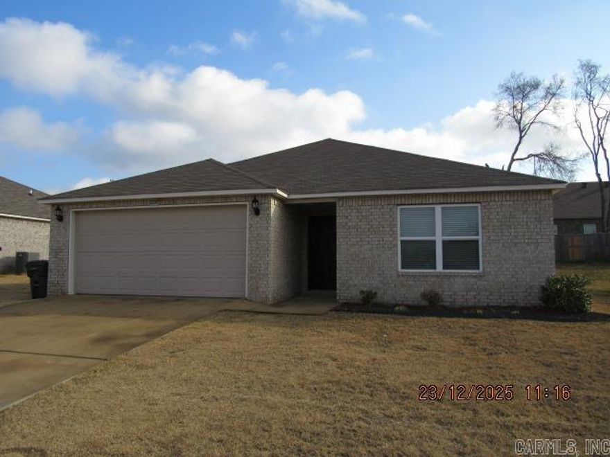 Well maintained 3-bedroom home!! Amenities include spacious bedrooms, 2-inch faux wood blinds throughout, ceiling fans in all bedrooms and living room, all kitchen appliances including refrigerator, separate laundry room with hook-ups, open floor plan, separate pantry, all electric home, nice covered patio, and more! ***PLEASE NOTE WE DO NOT ADVERTISE ON CRAIGSLIST OR FACEBOOK MARKETPLACE. ANY LISTING OF OURS SEEN IS A SCAM!!!***