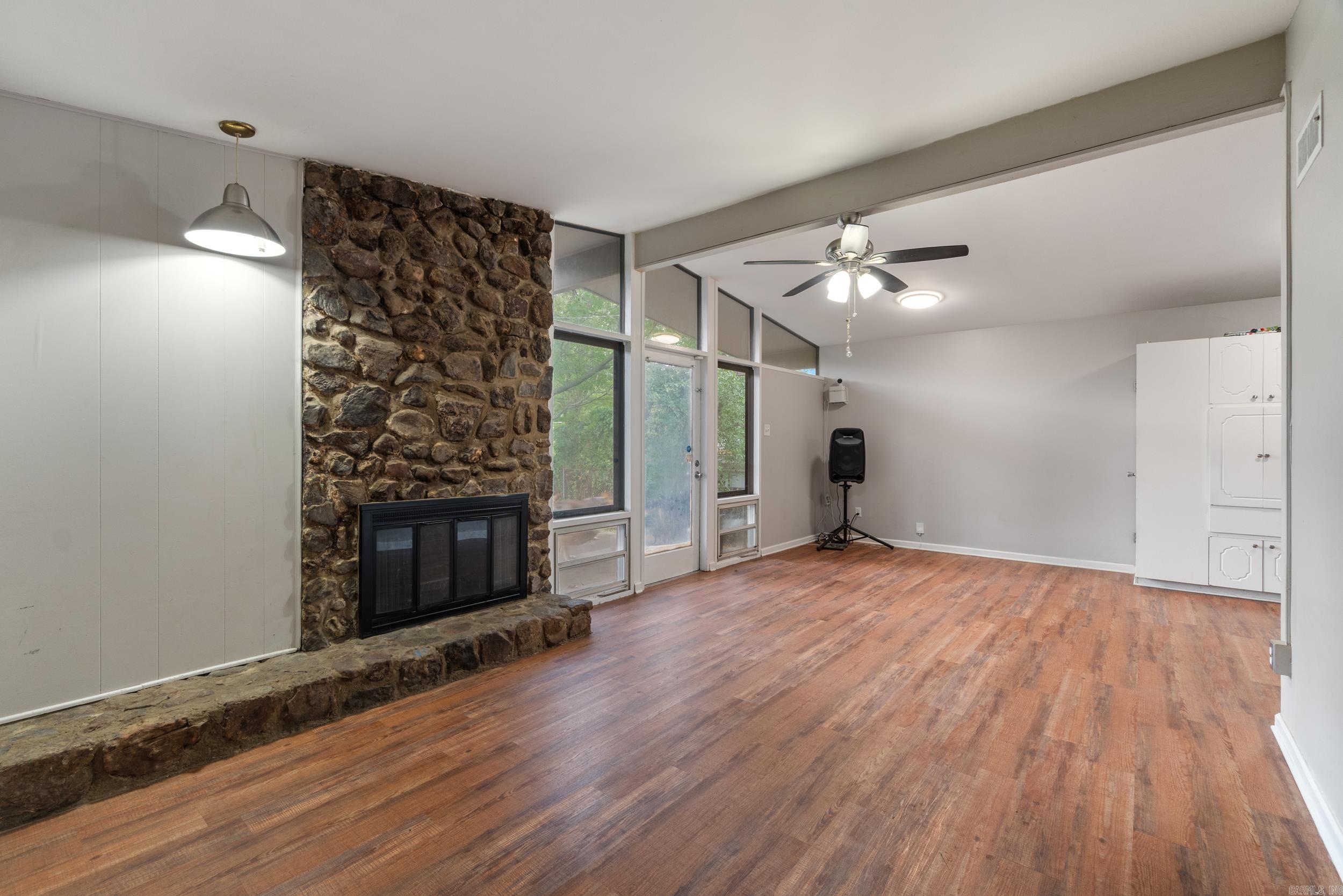 MEADOWCLIFF - Residential