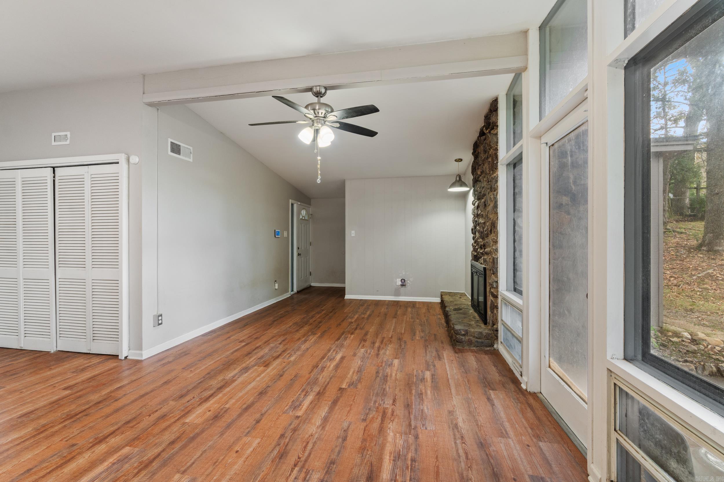 MEADOWCLIFF - Residential