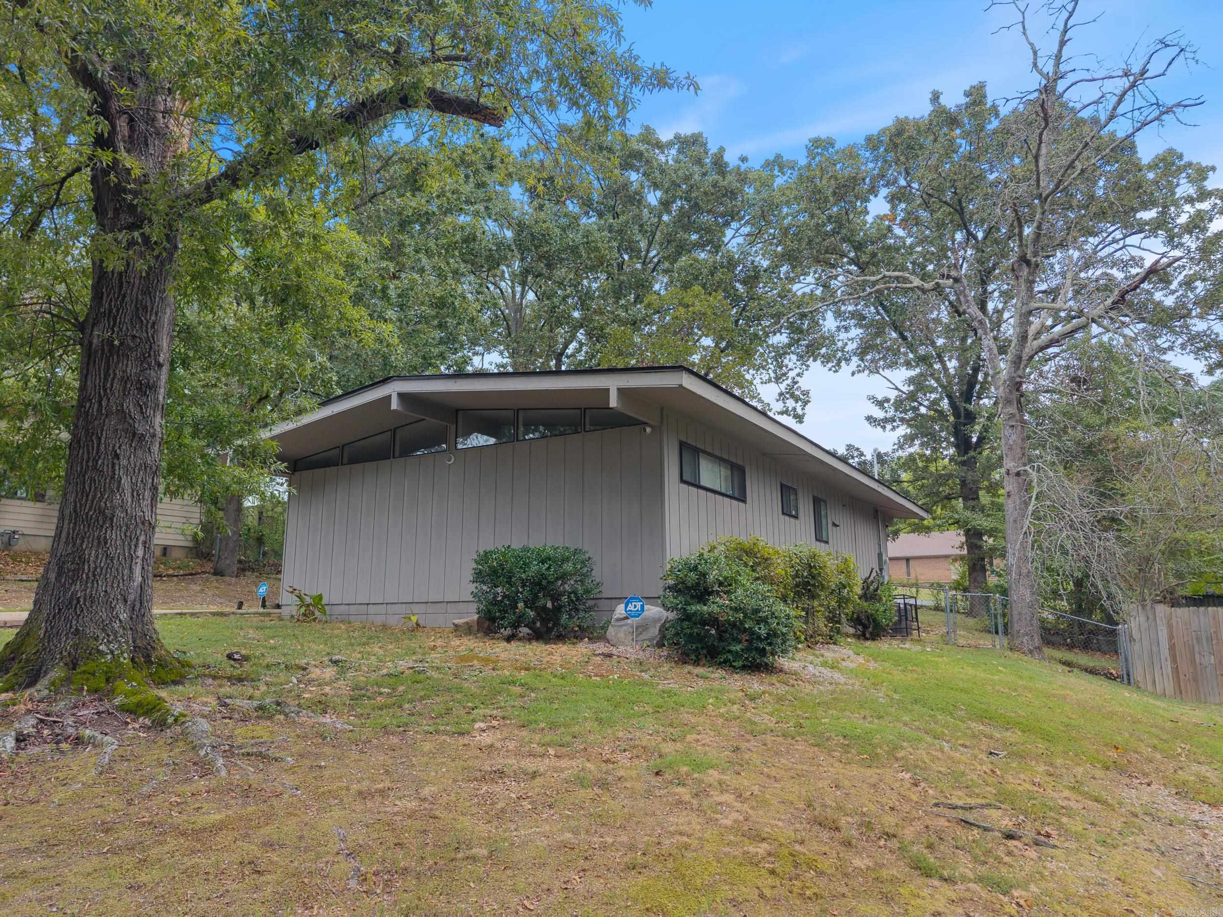 MEADOWCLIFF - Residential