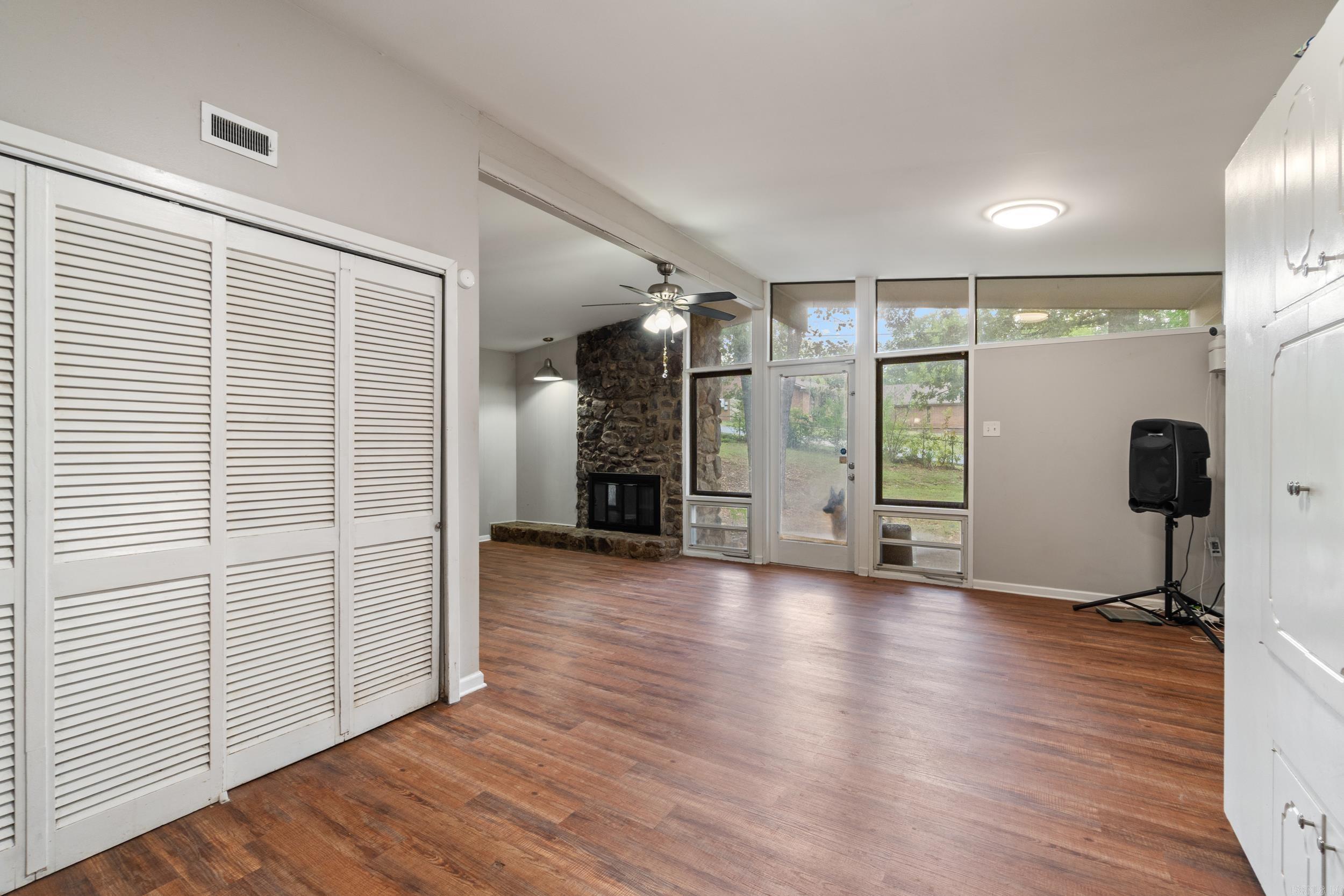 MEADOWCLIFF - Residential