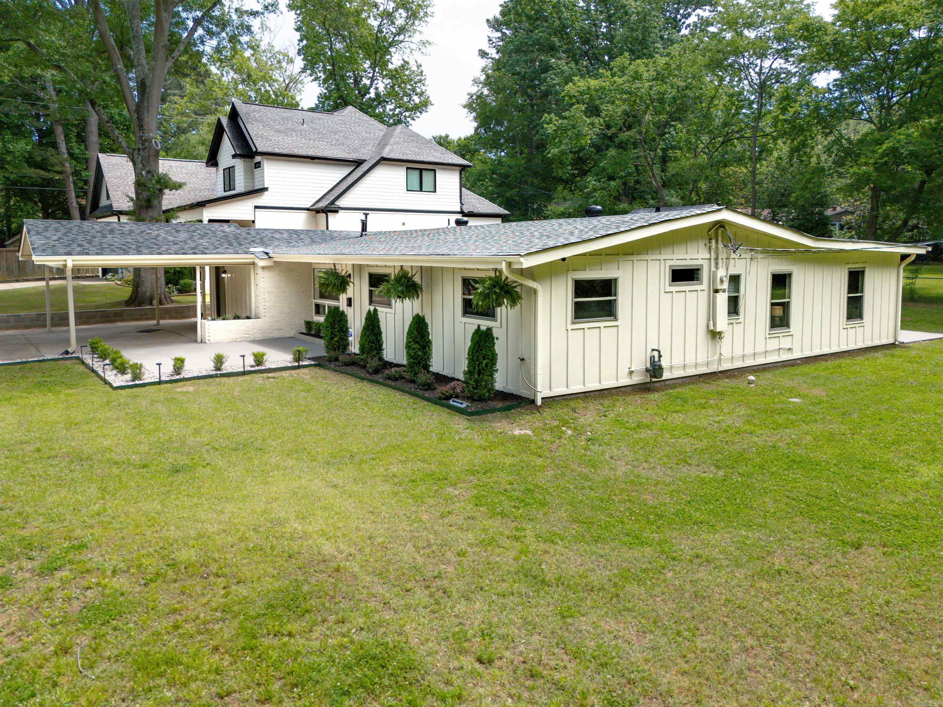 KINGWOOD PLACE - Residential