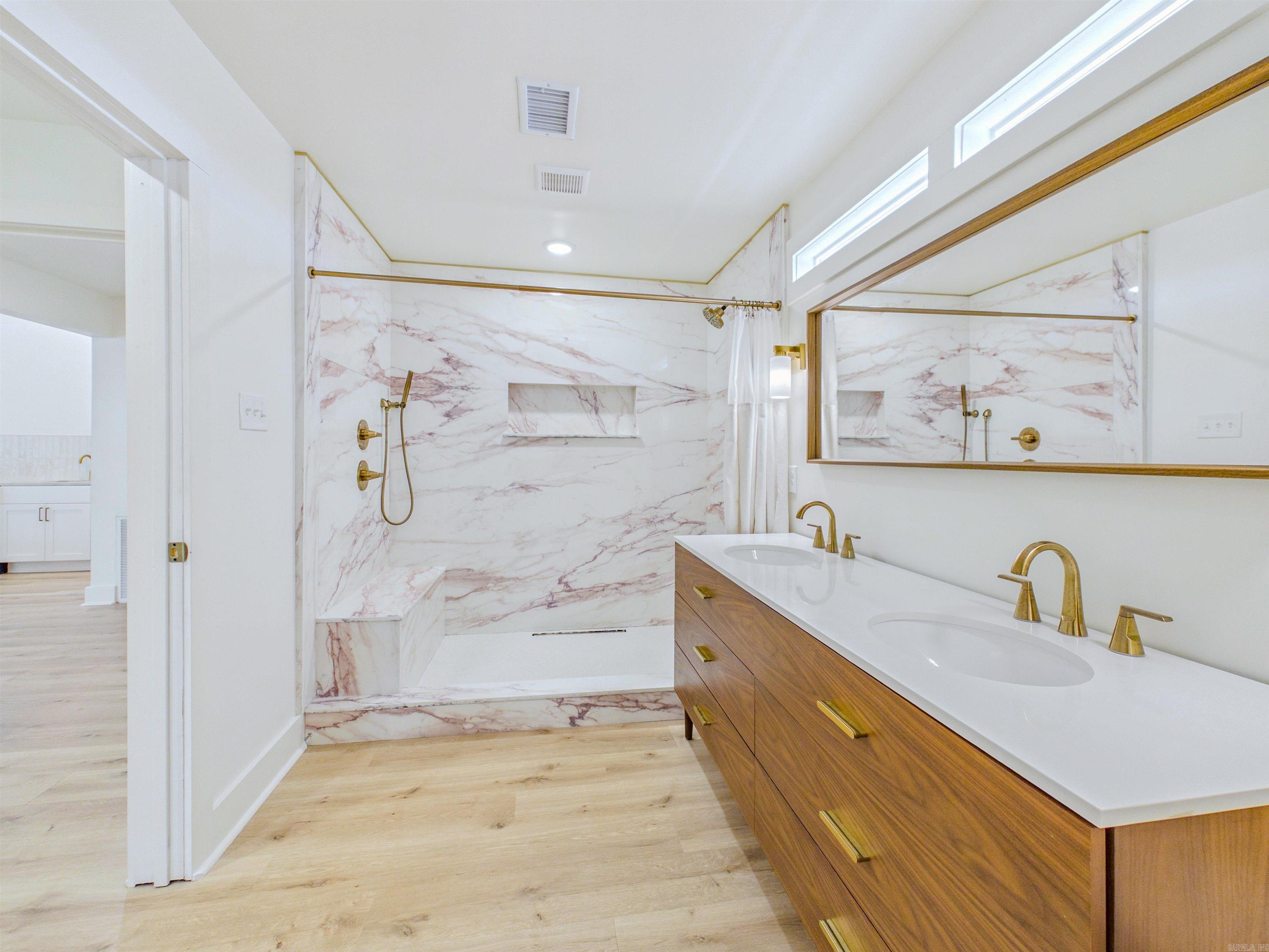 KINGWOOD PLACE - Residential