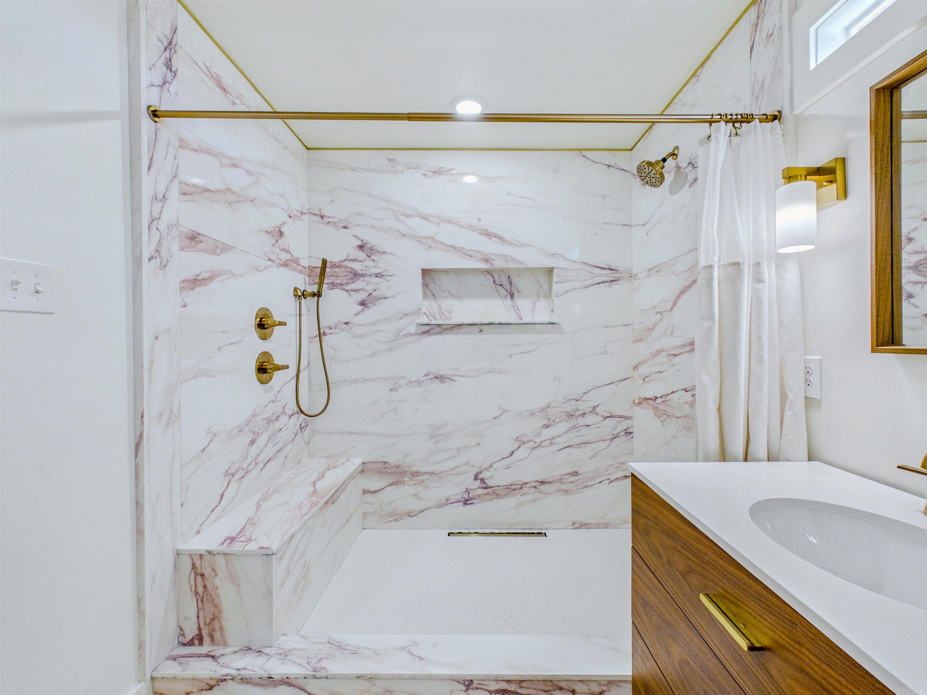 KINGWOOD PLACE - Residential