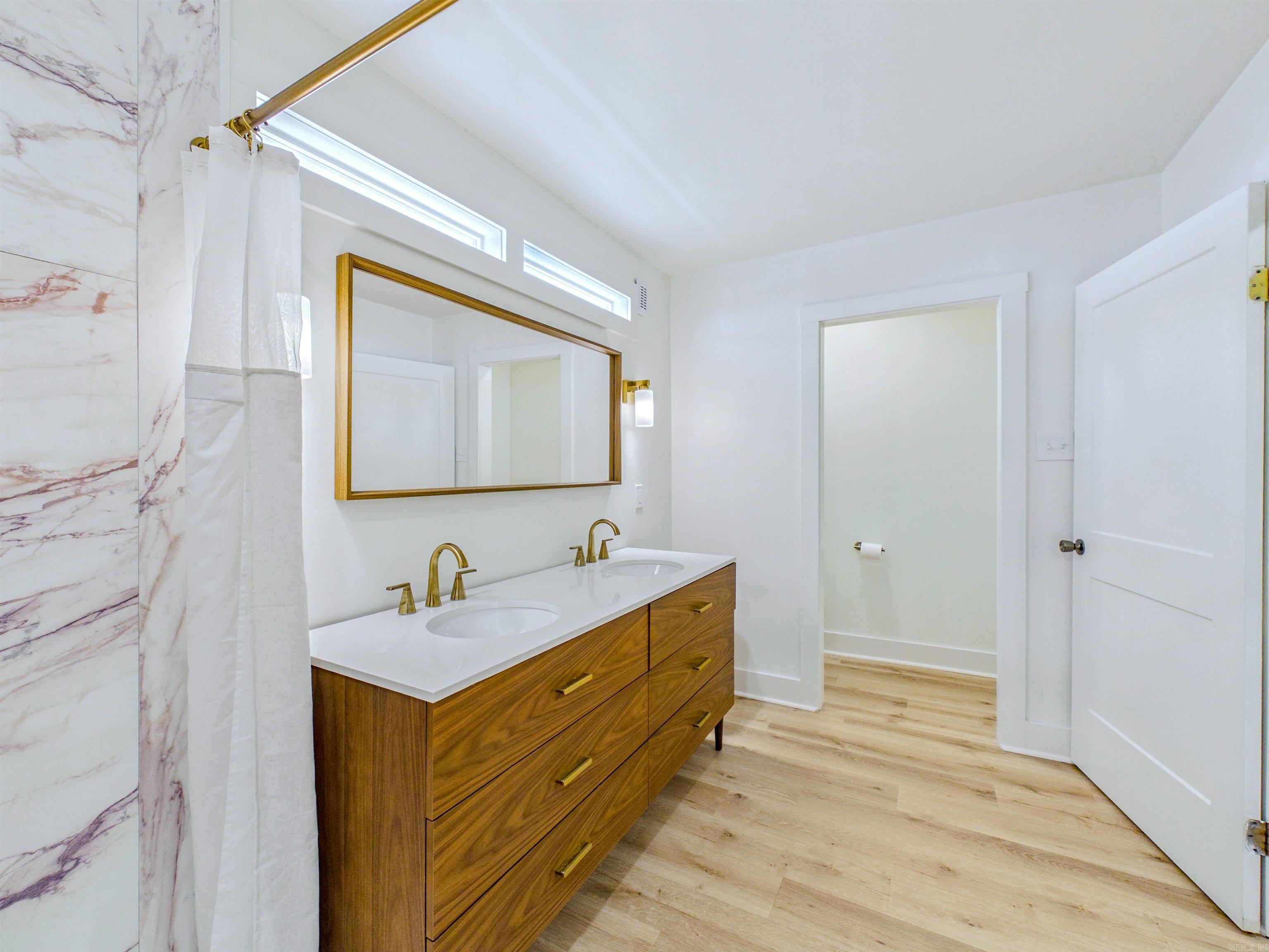 KINGWOOD PLACE - Residential