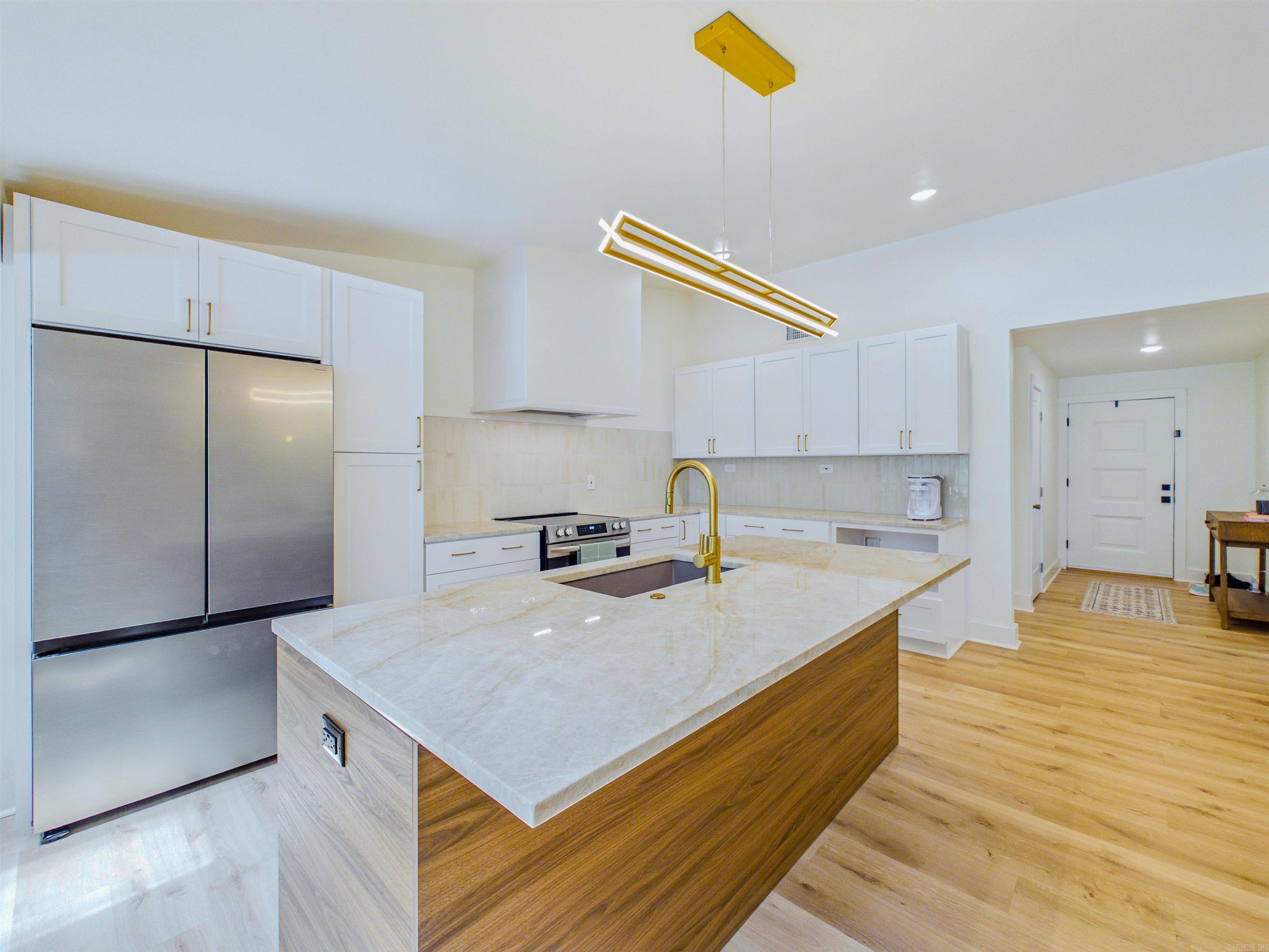KINGWOOD PLACE - Residential