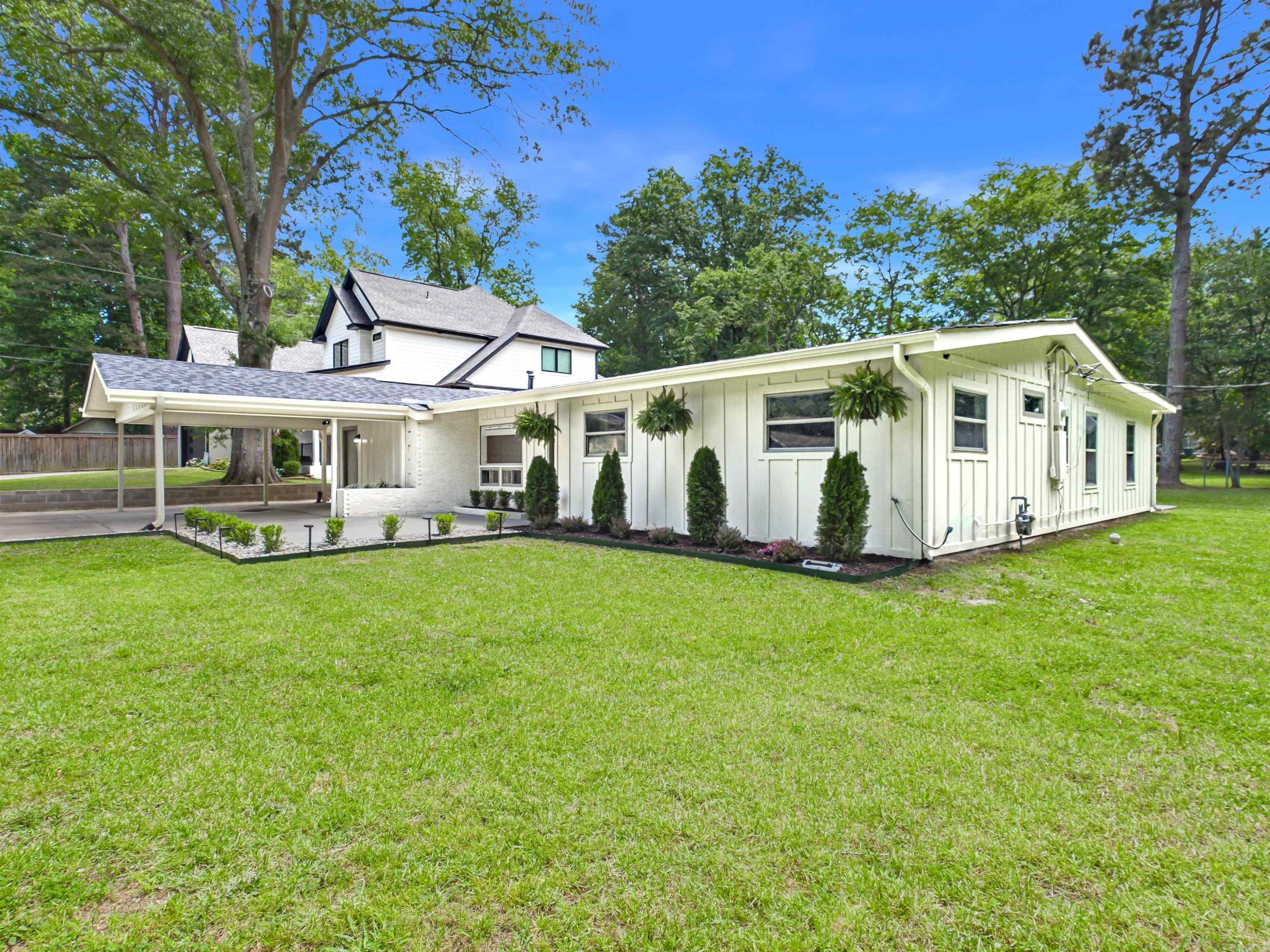 KINGWOOD PLACE - Residential