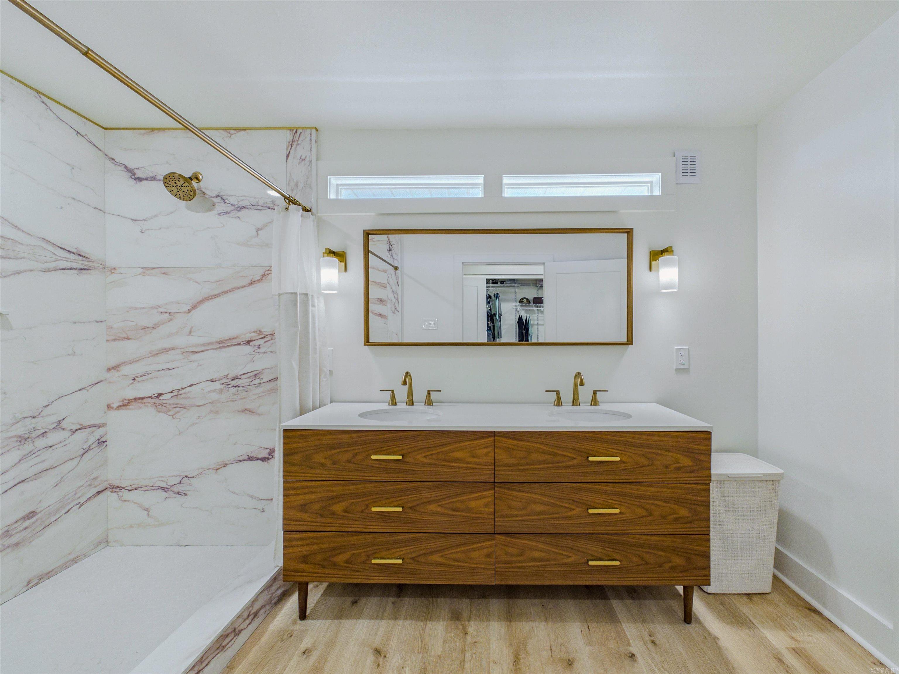 KINGWOOD PLACE - Residential