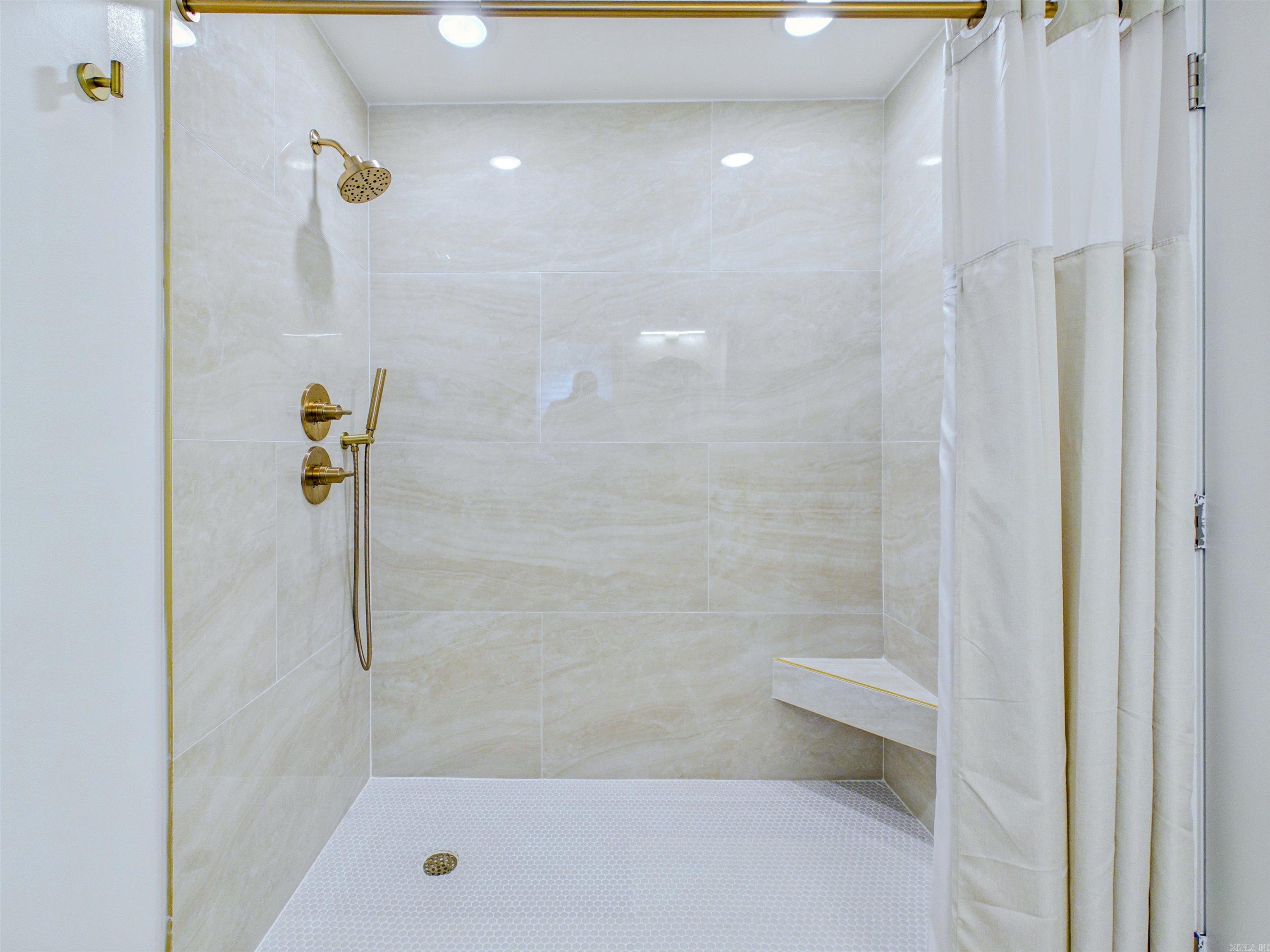 KINGWOOD PLACE - Residential