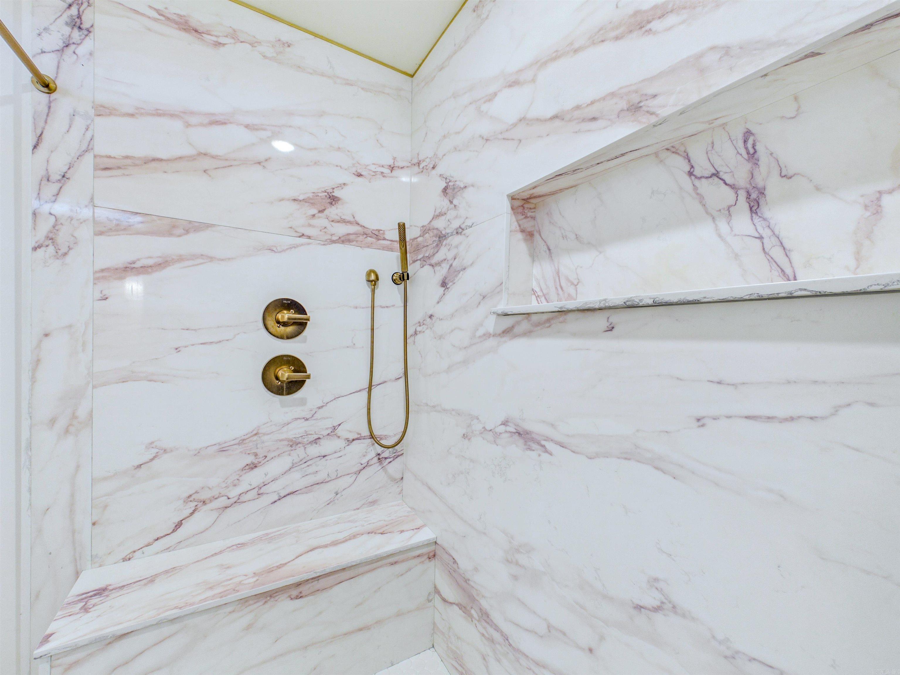 KINGWOOD PLACE - Residential