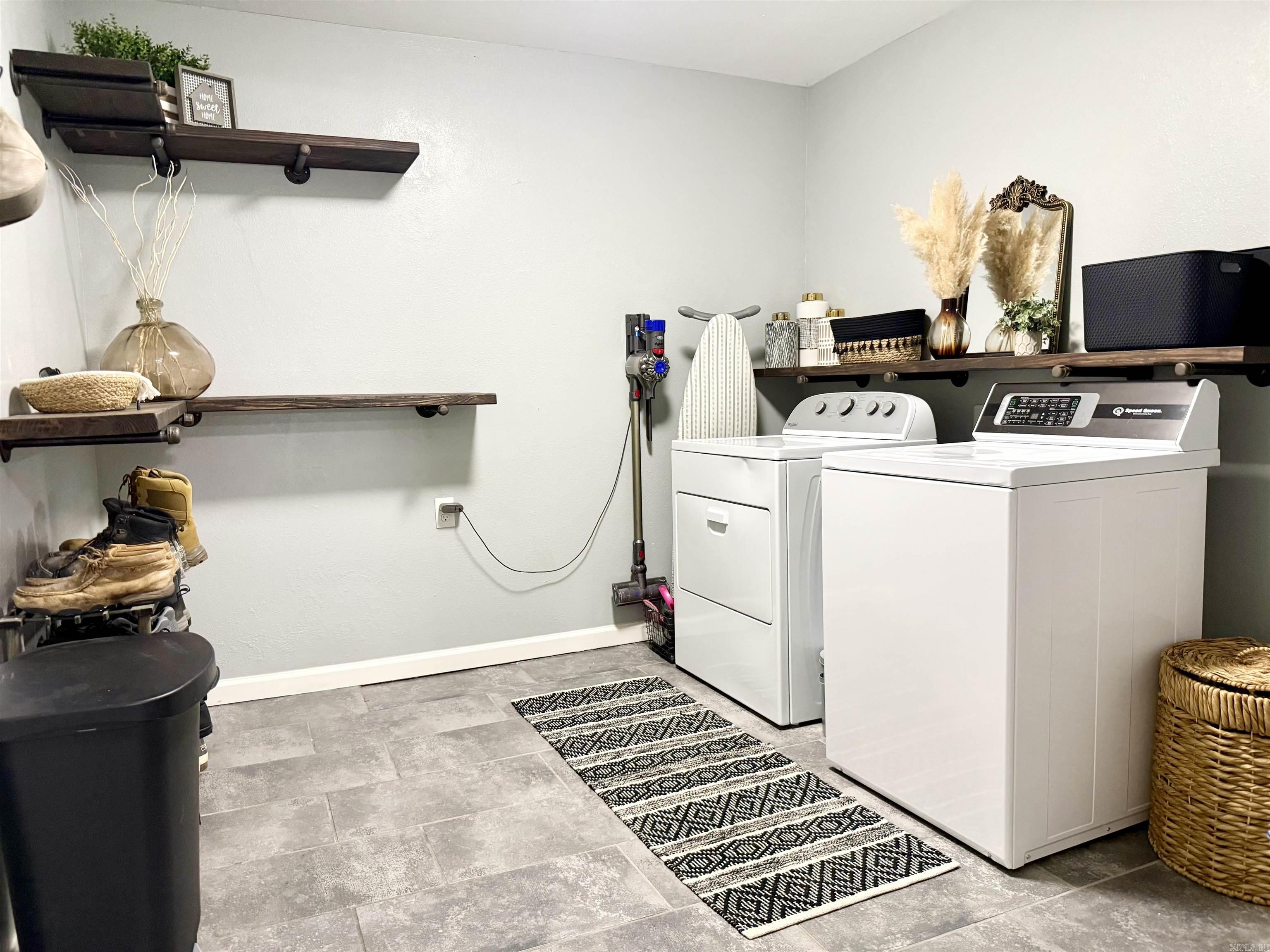 VILLA RIDGE EST - Residential