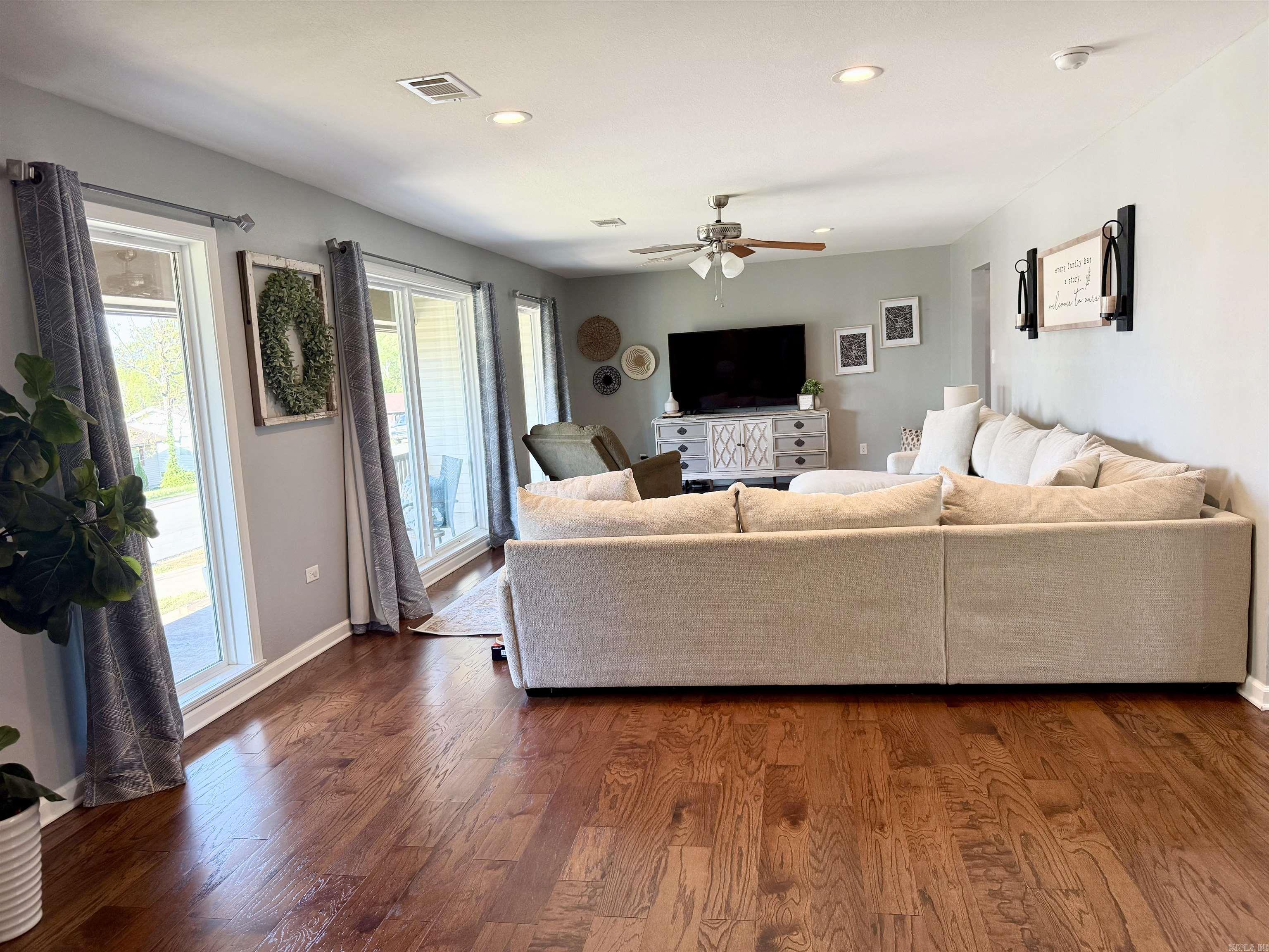 VILLA RIDGE EST - Residential