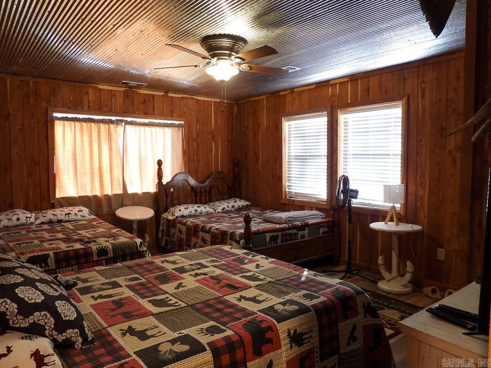 JOHNSON S R FARM - Residential