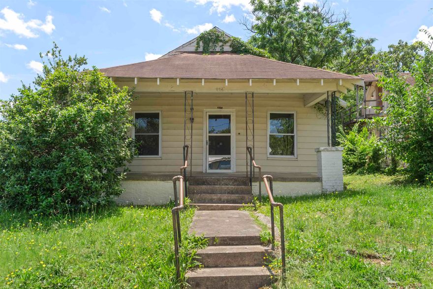 Amazing Investment Opportunity! Just under 1300 sqft bungalow near Oaklawn Racetrack and Downtown Hot Springs. This 1930 build is a blank slate waiting for someone with great vision to bring it back to life. I has been completely gutted and is ready for you to turn it into something beautiful! Come see it!
