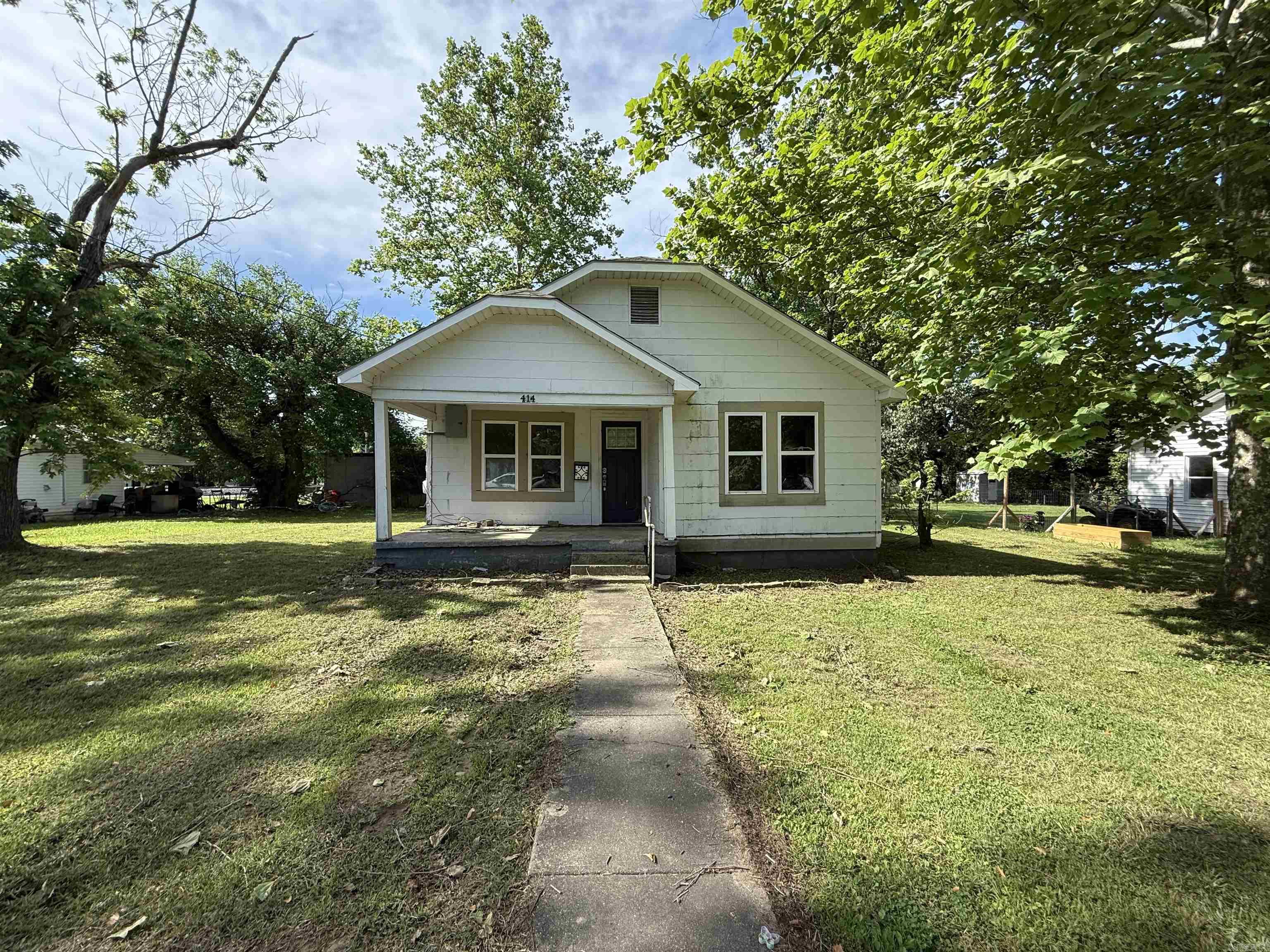 Located at 414 E. 1st Street Rector, AR 72461, this cozy 2 bedroom, 1 bathroom house sits on a 0.24 acre lot and offers 752 square feet of living space, making it an ideal starter home or a promising investment opportunity. Call to set up a showing!