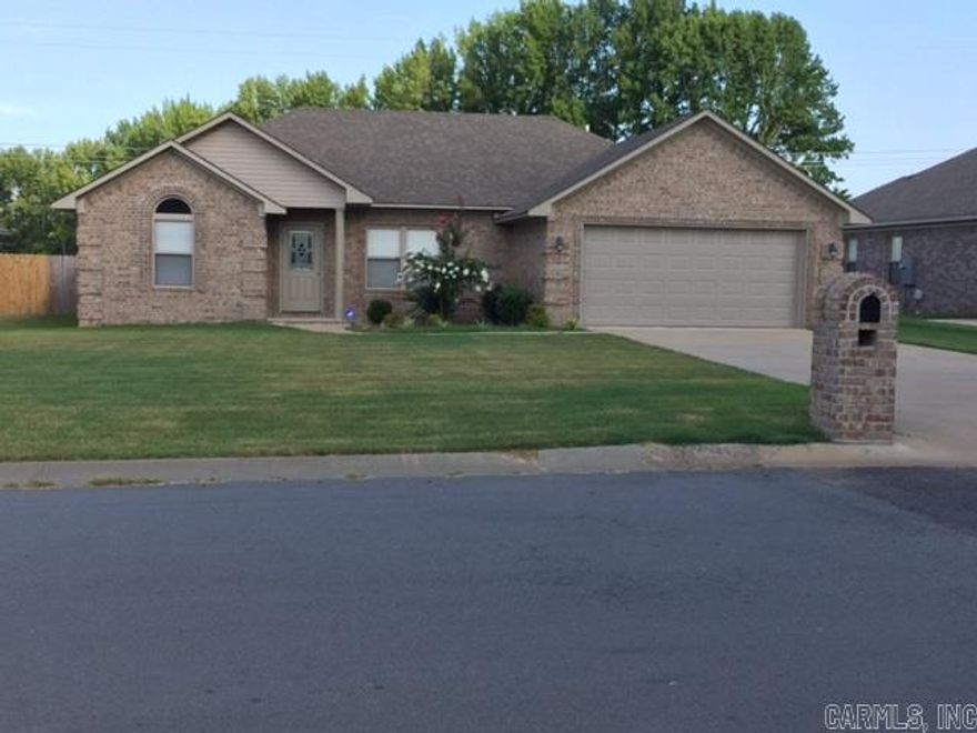 Fantastic 3 bdrm 2 fb home located right outside of the AFB. Newer neighborhood with great homes. This area is far enough out for the quietness you want but close enough to shopping, restaurants and shopping. This home features a corner fireplace a large open kitchen with stainless steel appliances (fantastic tile work) and a huge level fenced in backyard. Split bedroom plan and the master has a large over-sized jetted tub AND a large over-sized stand alone shower. Don't forget the large walk in closet....