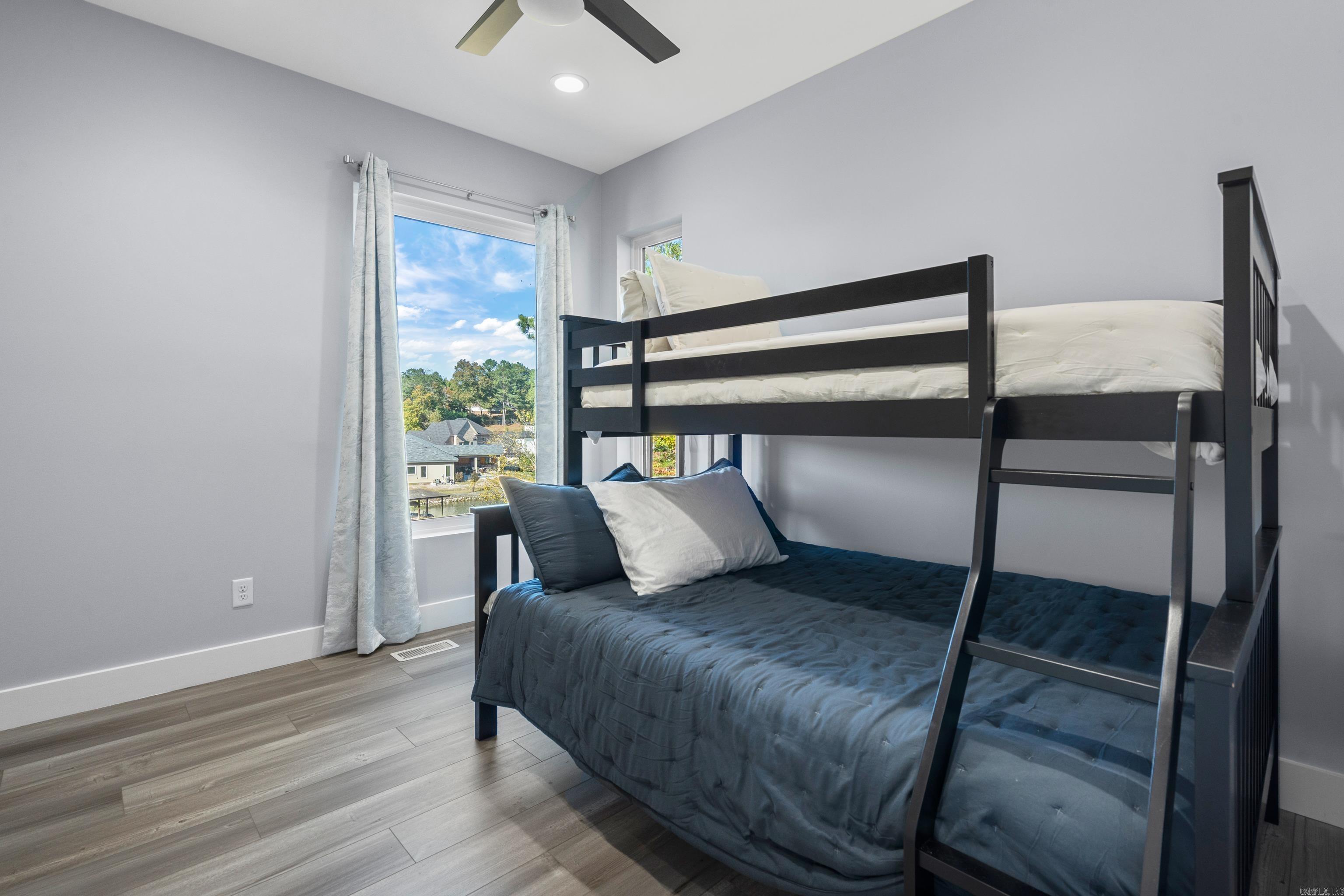 HUNTERS COVE - Residential