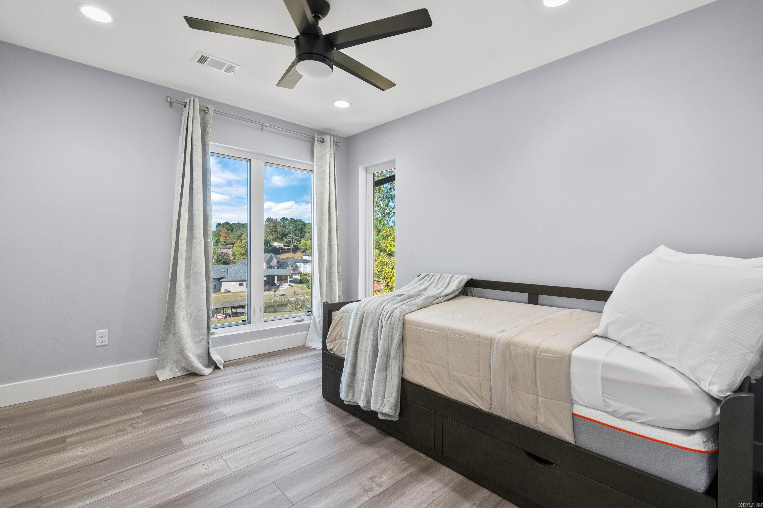 HUNTERS COVE - Residential