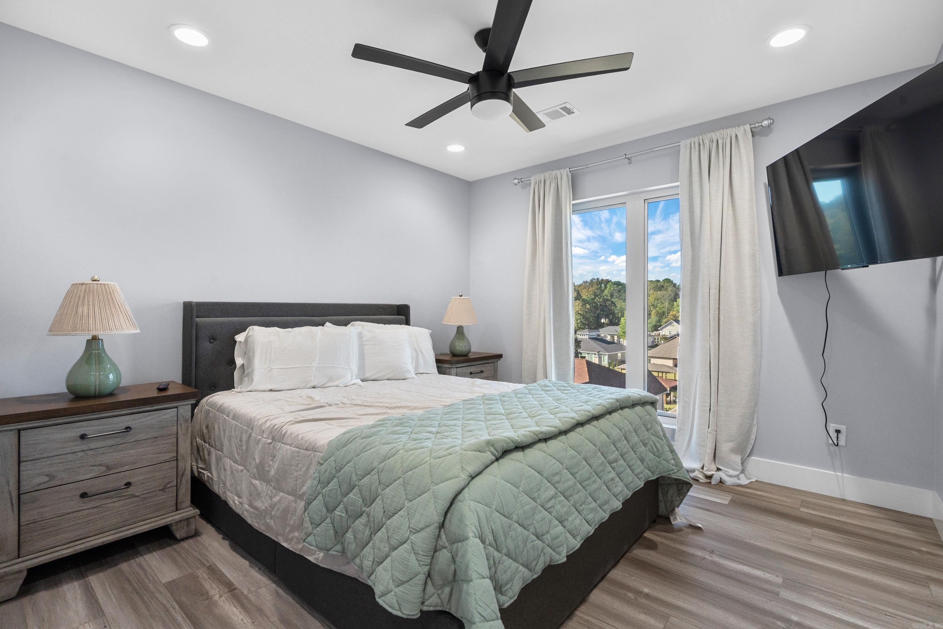 HUNTERS COVE - Residential