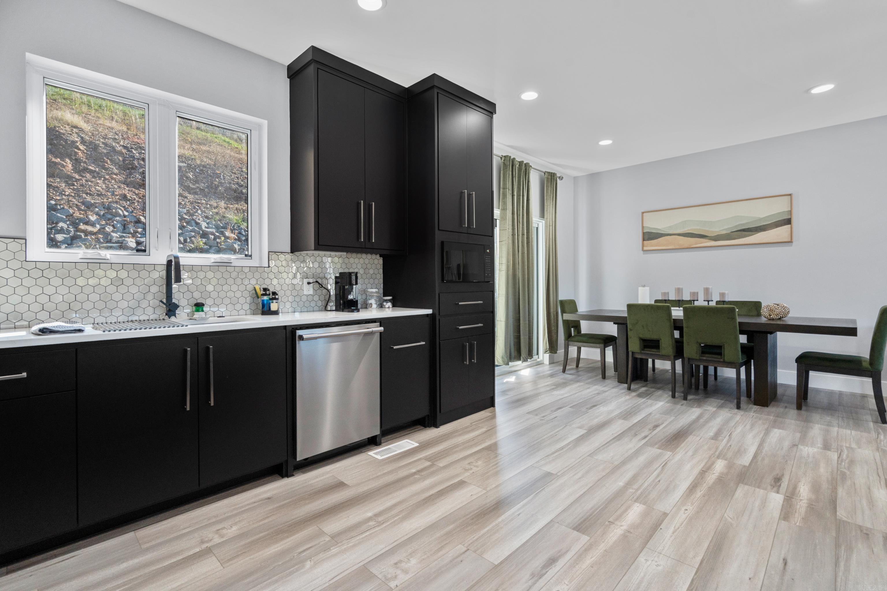 HUNTERS COVE - Residential