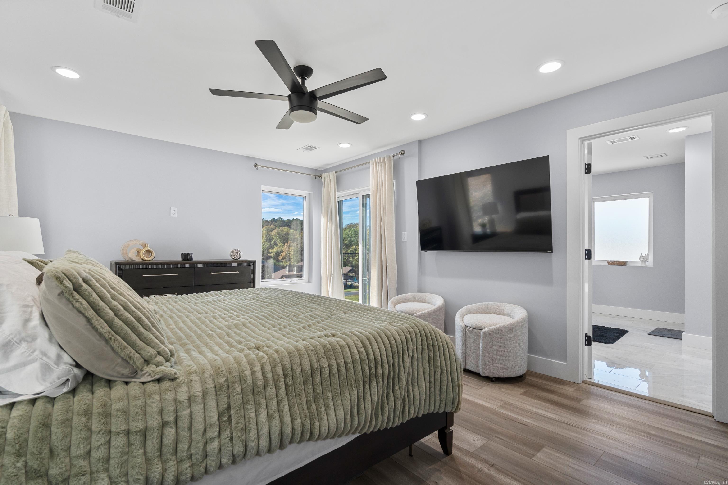 HUNTERS COVE - Residential