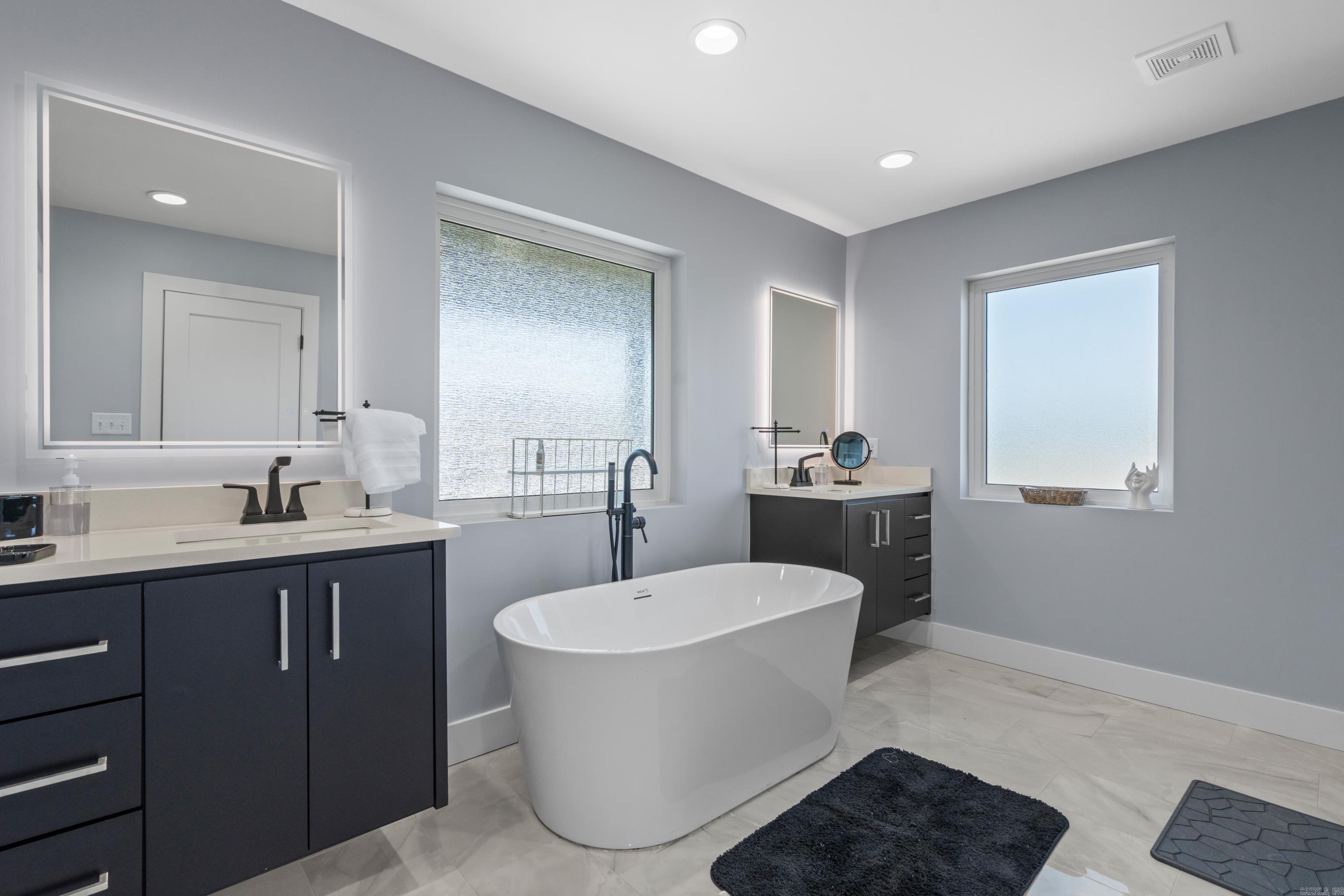 HUNTERS COVE - Residential