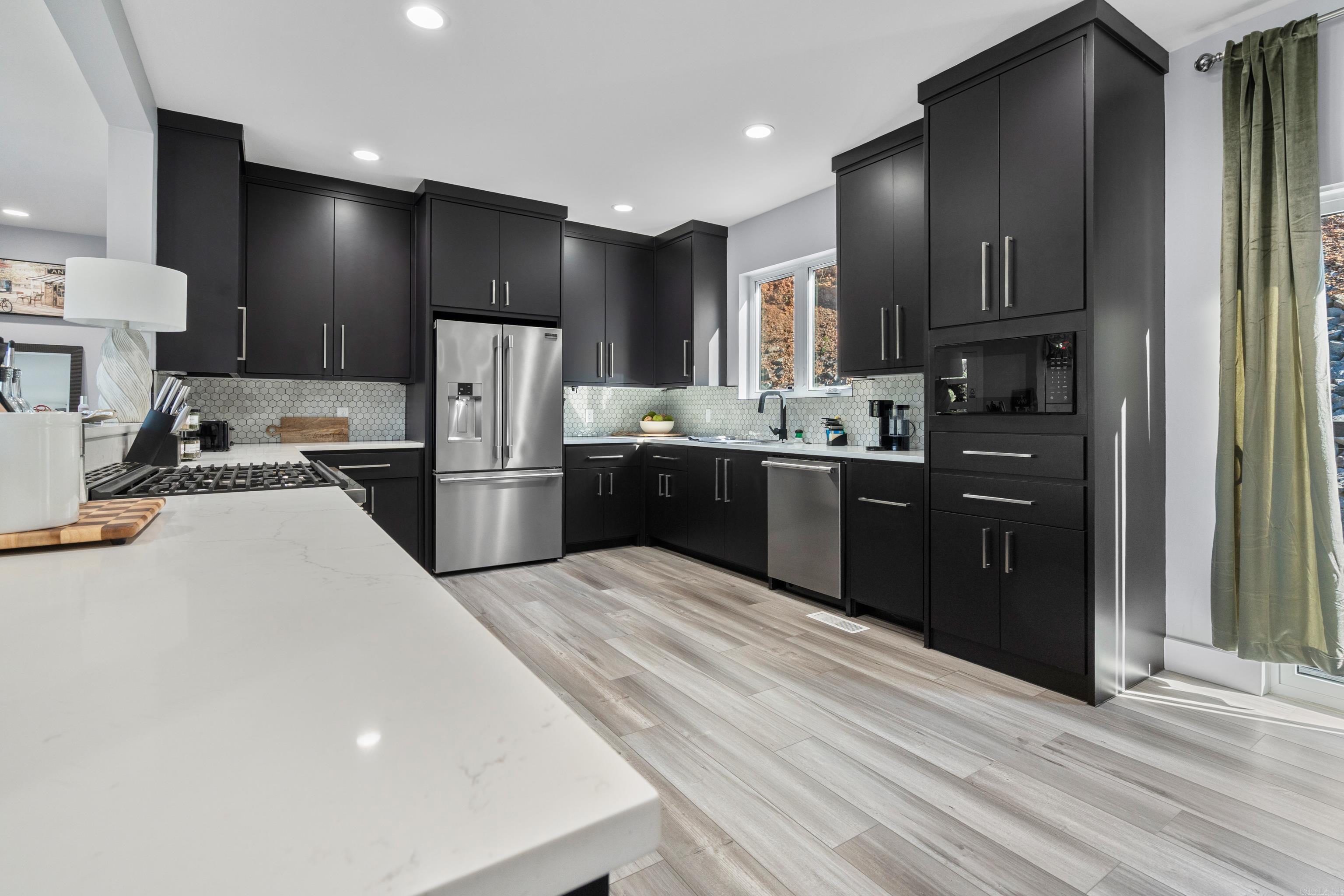 HUNTERS COVE - Residential