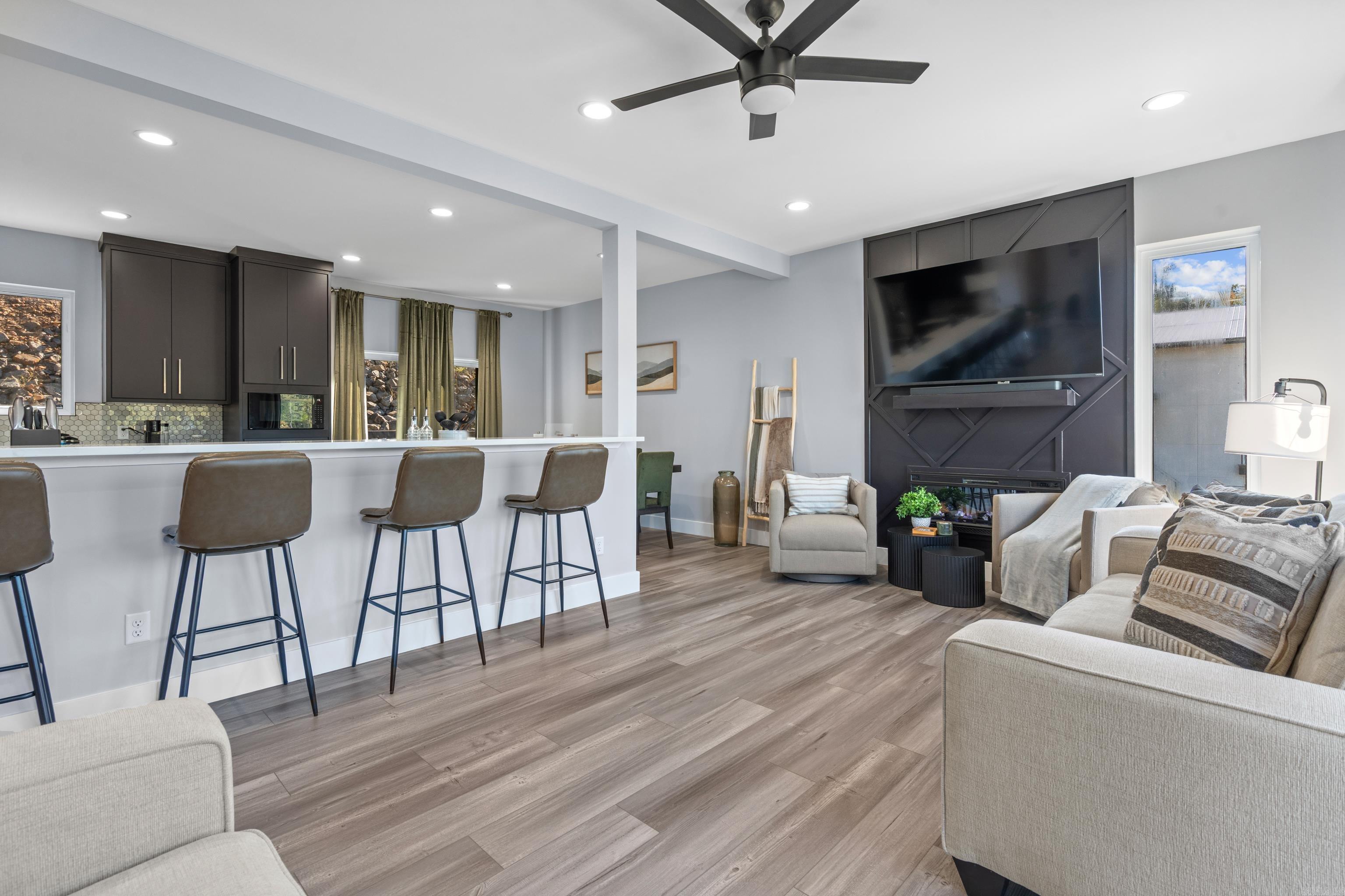 HUNTERS COVE - Residential