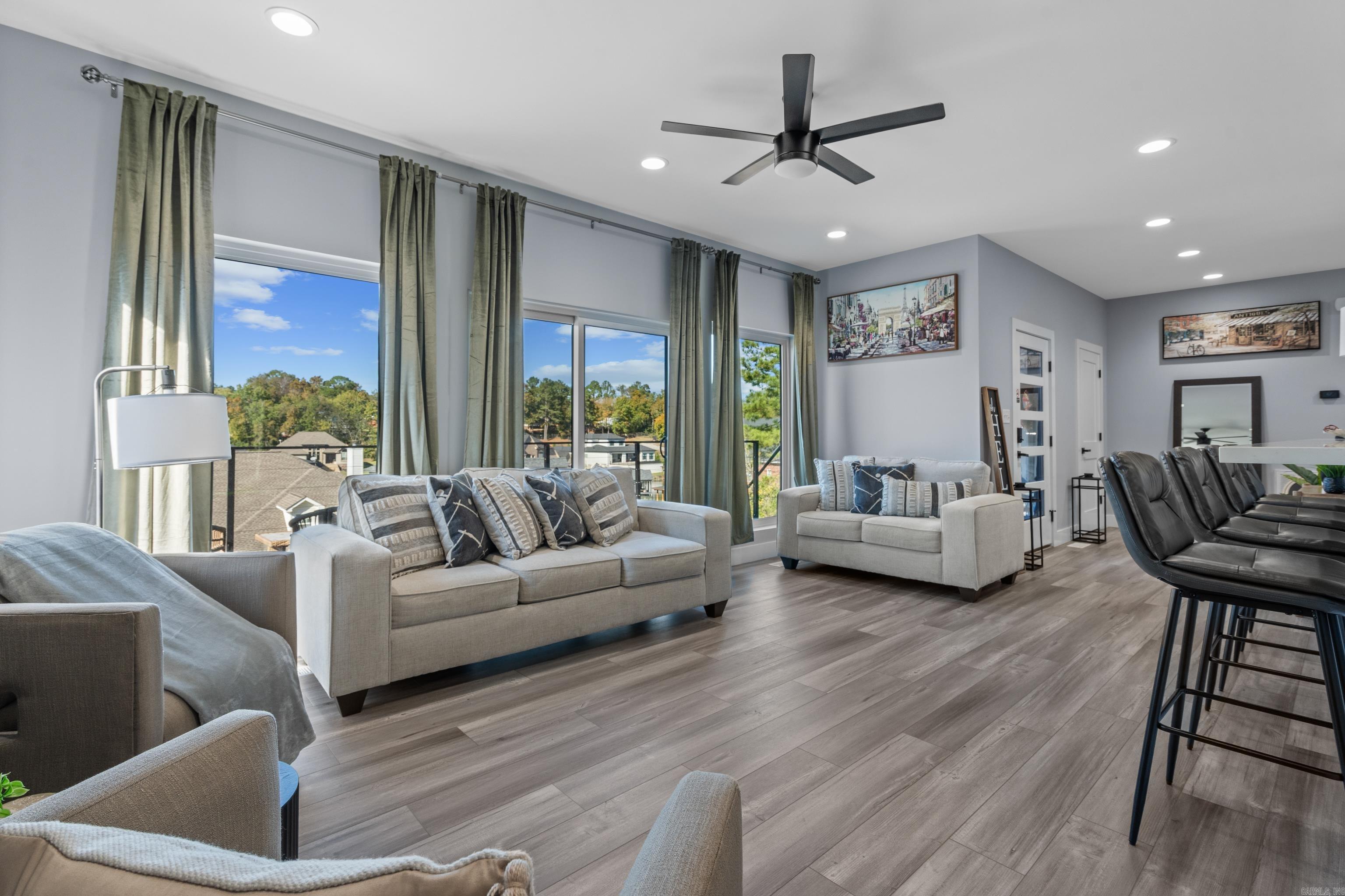 HUNTERS COVE - Residential