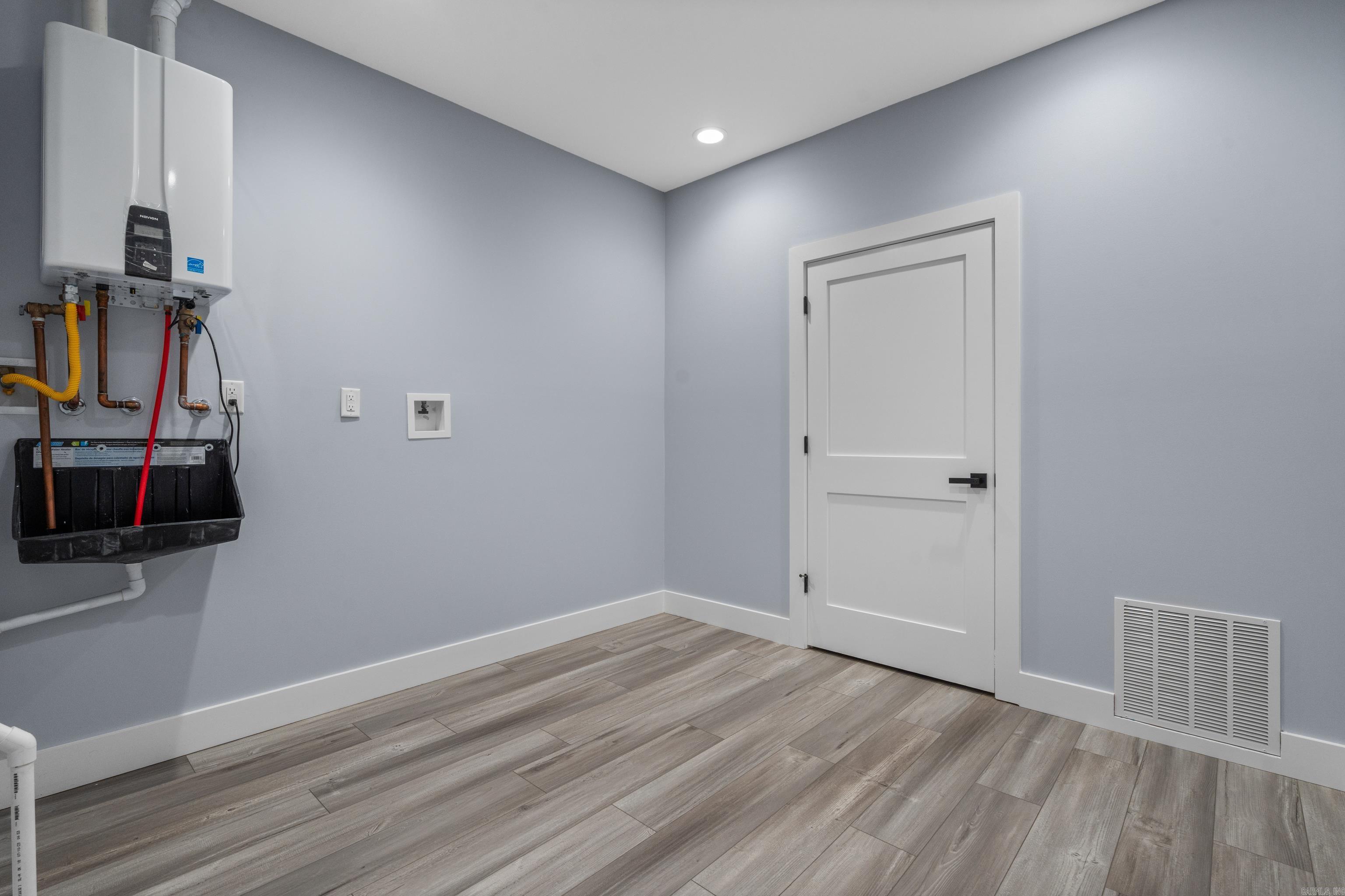 HUNTERS COVE - Residential