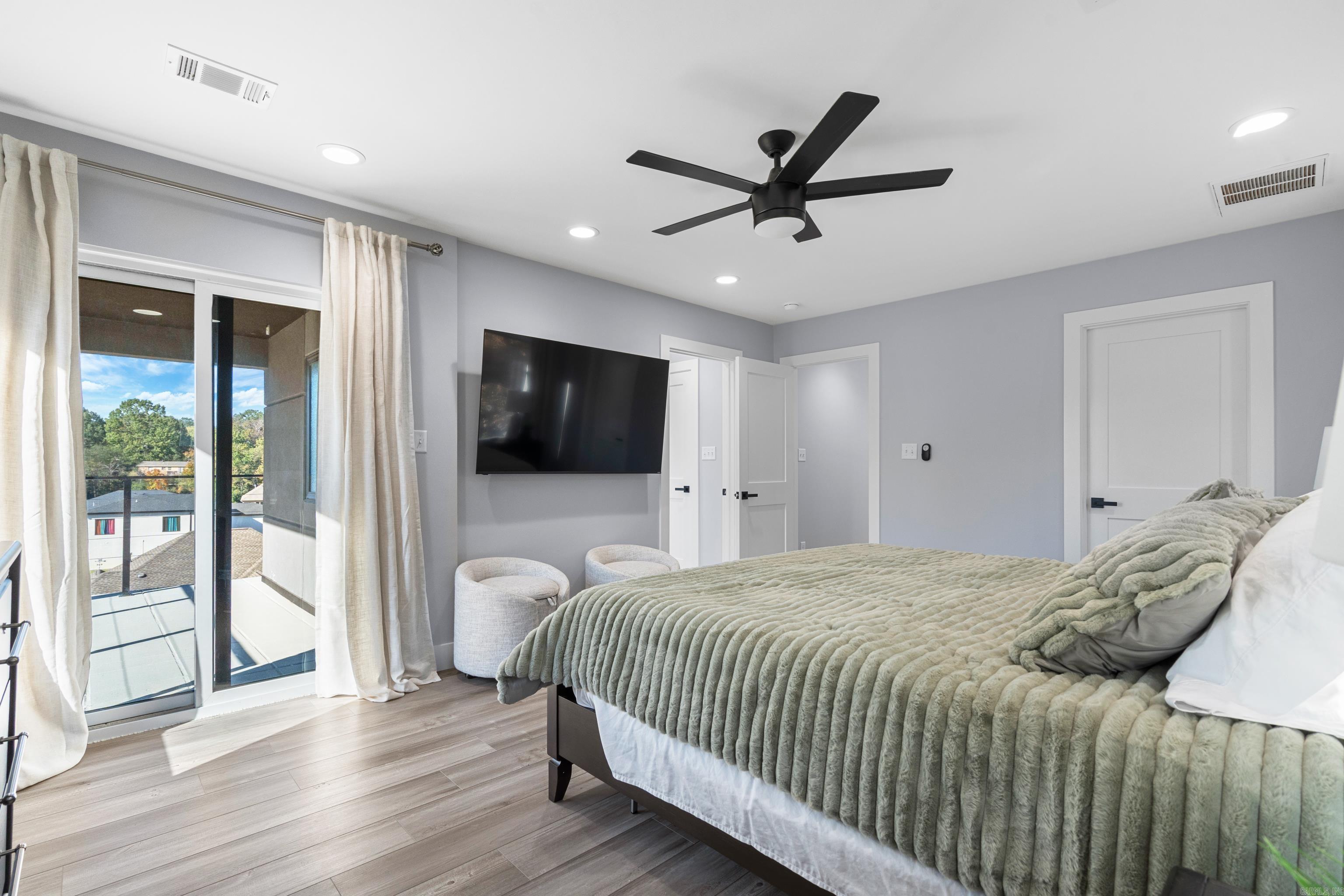 HUNTERS COVE - Residential